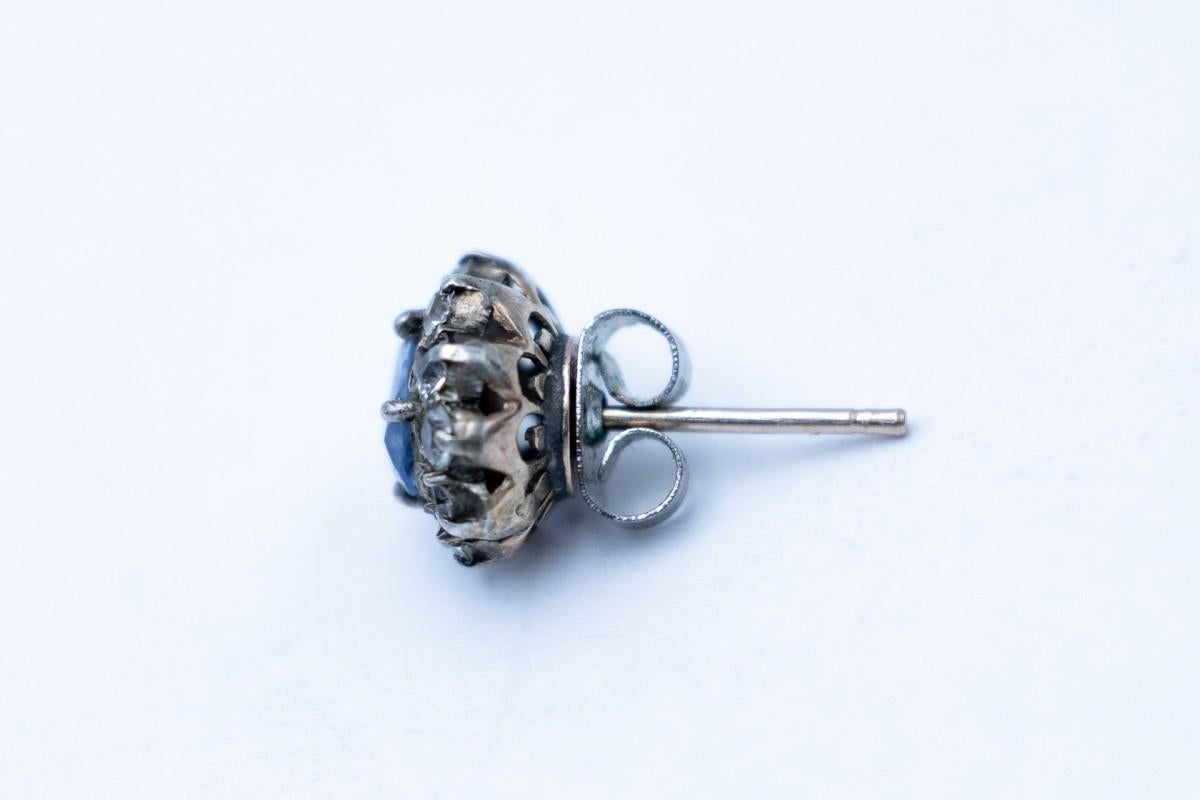 Belles boucles d'oreilles en or et argent avec saphirs bleus et blancs, 1890. en vente 1