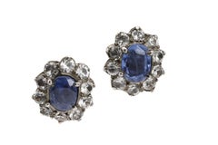 Preciosos pendientes de oro y plata con zafiros azules y blancos, 1890.