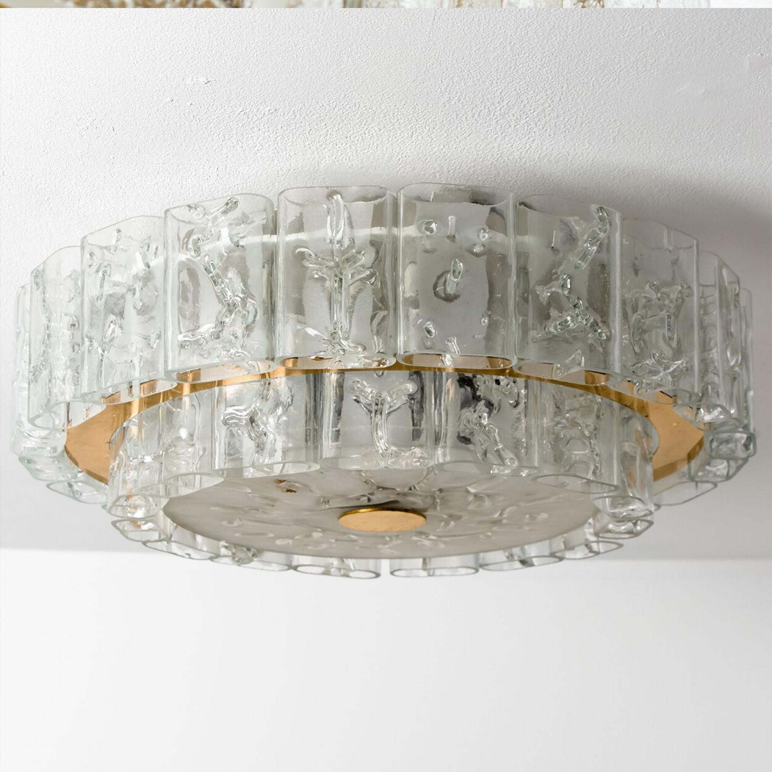Magnifique lampe de chasse en verre clair doré et laiton par Doria Leuchten, années 1960 Bon état - En vente à Rijssen, NL
