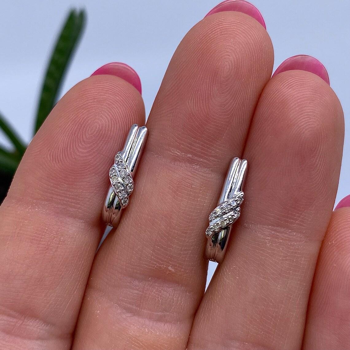 Beautiful Gold Earrings with Natural Diamonds, 14 Karat White Gold In New Condition For Sale In Daugavpils, LV