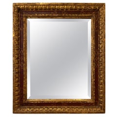 Bellissimo specchio da parete italiano intagliato, con foglia d’oro e fondo rosso