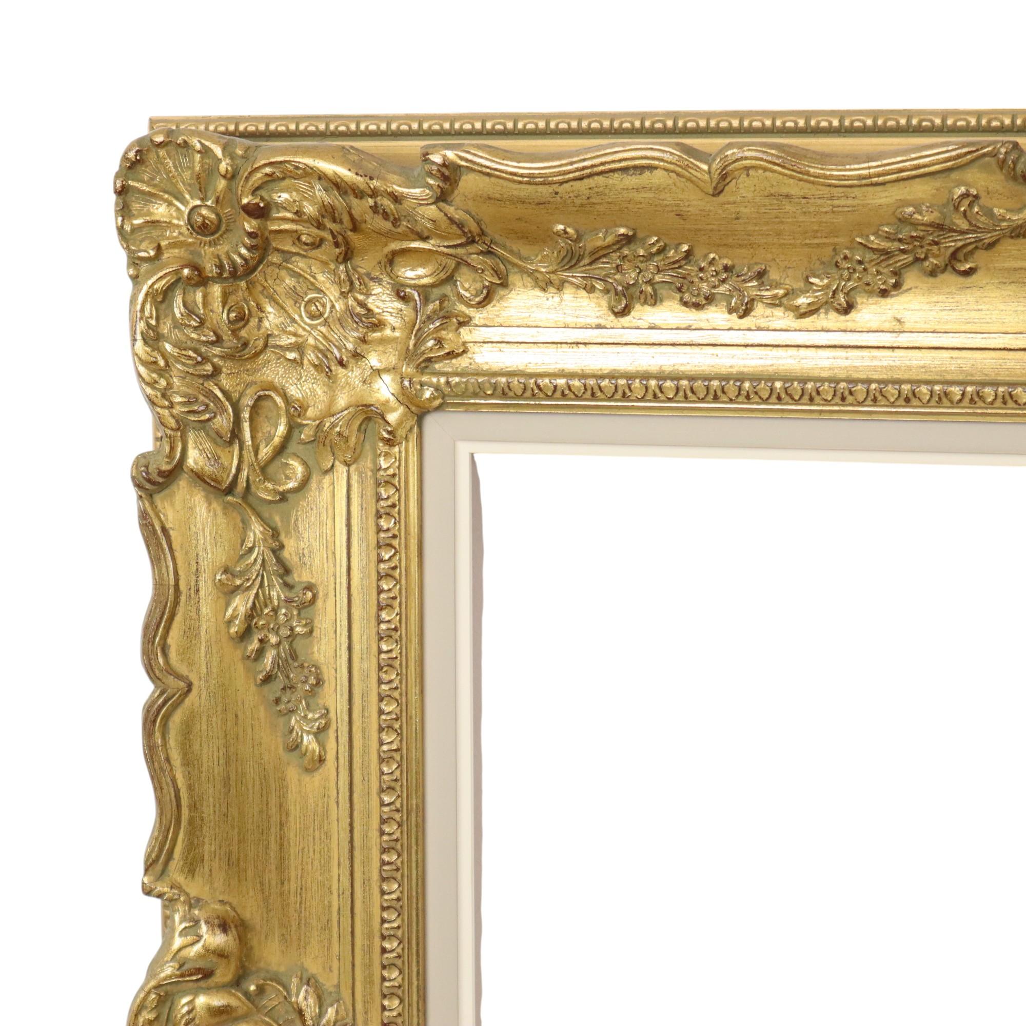 Beautiful Golden Baroque Style Frame Classic Frame 84x74cm In Good Condition For Sale In Poperinge, BE