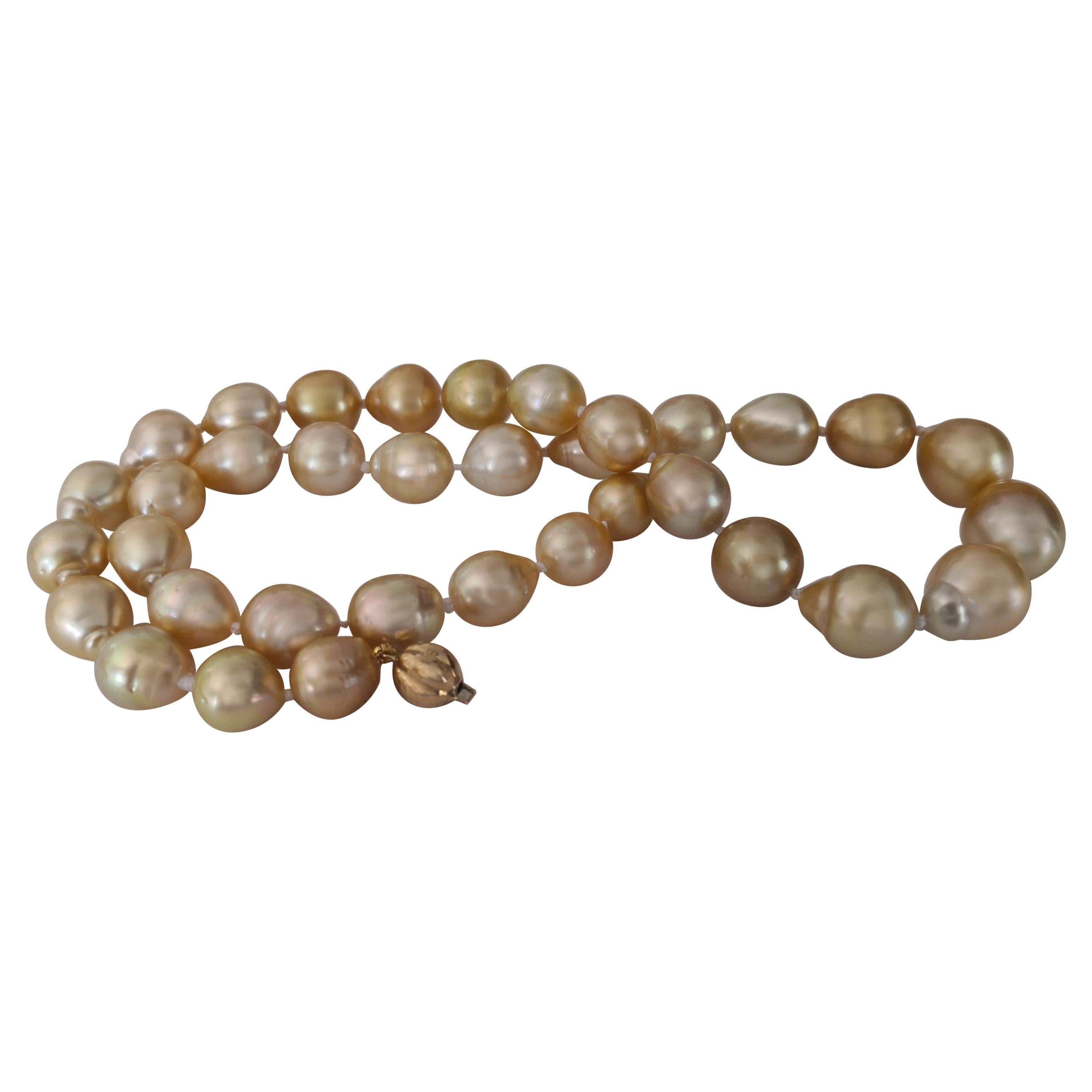 Beautiful Golden South Sea Pearl Necklace 18 Karat Gold For Sale