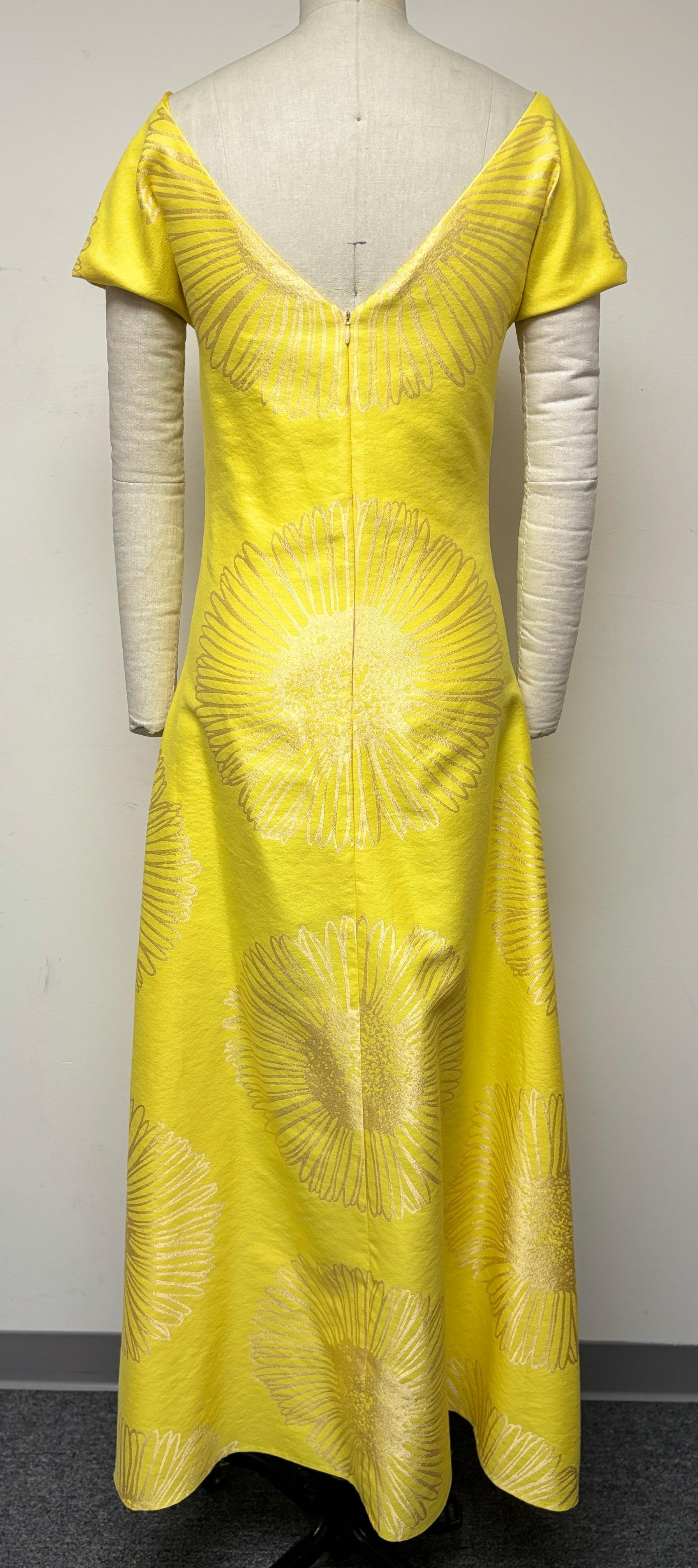 Maxi Vestido de Manga Corta en V y Línea A de Algodón Amarillo Limón y Dorado Sunny en venta 1