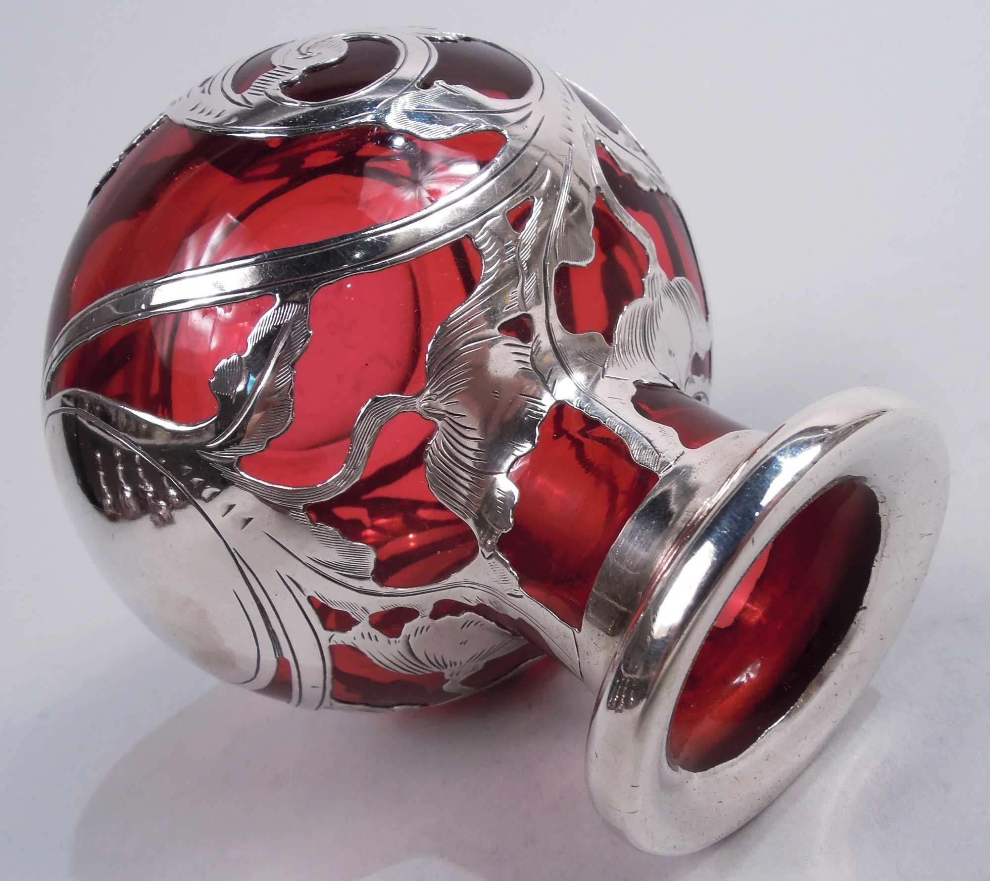 Beautiful Gorham Art Nouveau Classical Red Silver Overlay Perfume In Good Condition For Sale In New York, NY