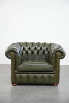 Precioso sillón Chesterfield de cuero vacuno verde de estilo inglés