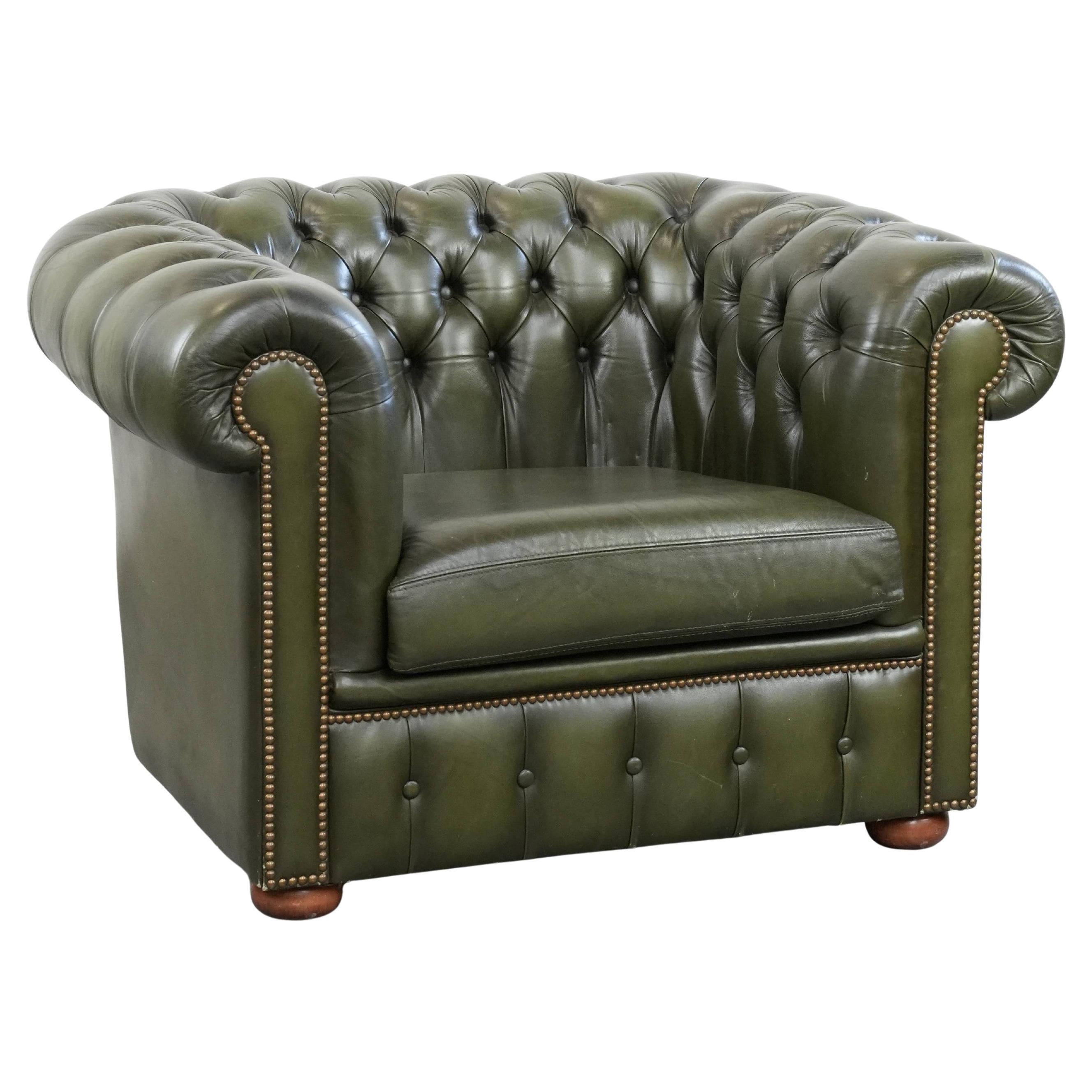 Magnifique fauteuil club Chesterfield en cuir de vachette vert de style anglais en vente