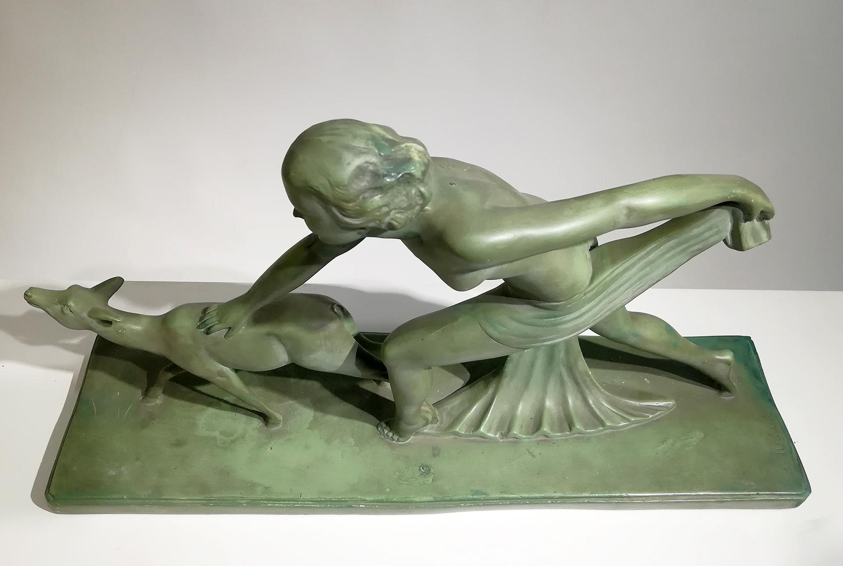 Magnifique sculpture en terre cuite verte signée S.Melanie Greene, circa 1920 en vente 1