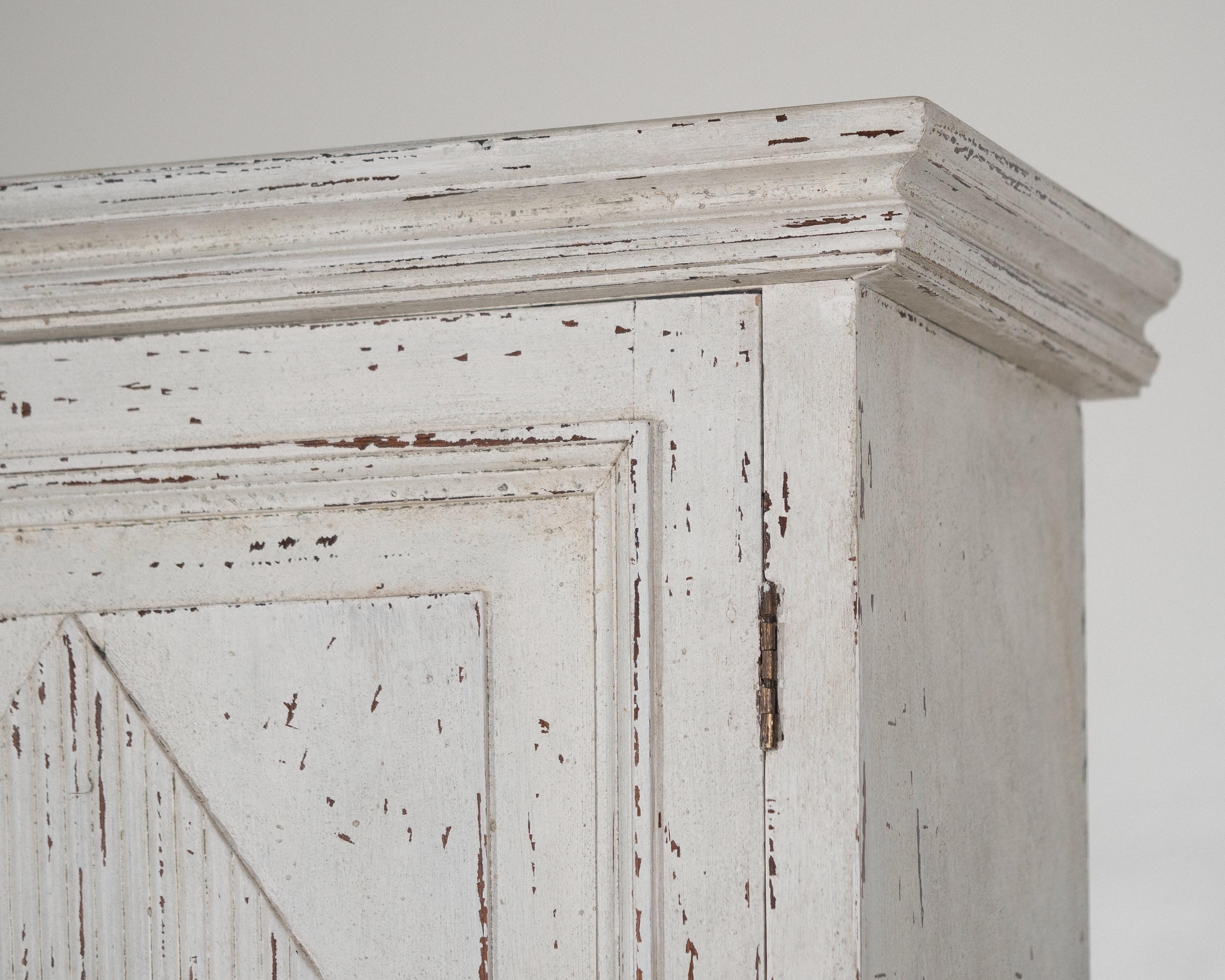Beautiful Gustavian style cabinet, circa 100 years old. In Good Condition For Sale In Aalsgaarde, DK