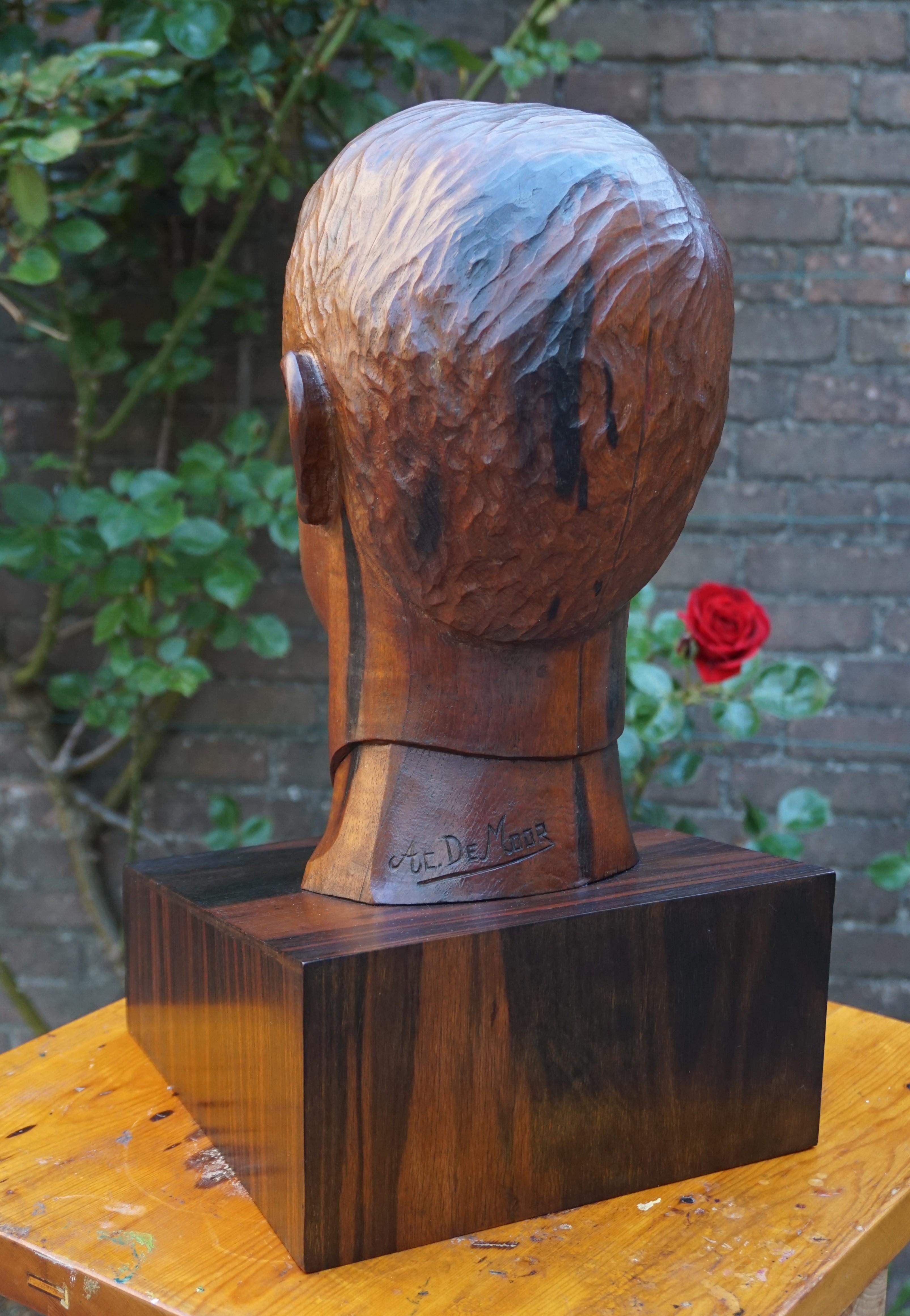 Beautiful Hand Carved Art Deco Era Sculpture of Artist & Designer Chris De Moor For Sale 4