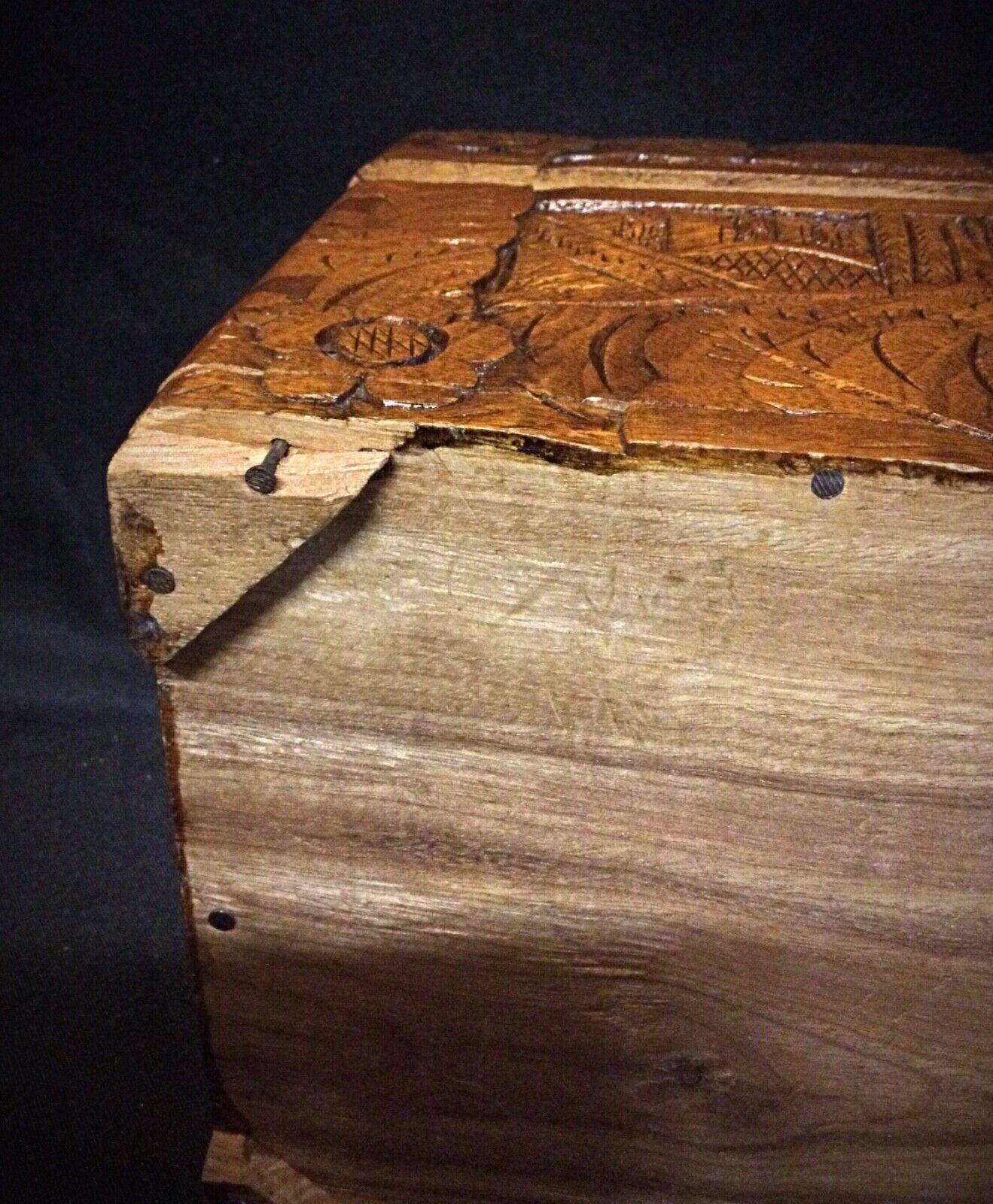 Magnifique boîte de rangement ou boîte à bijoux en bas-relief sculptée à la main - 2Y51 en vente 2
