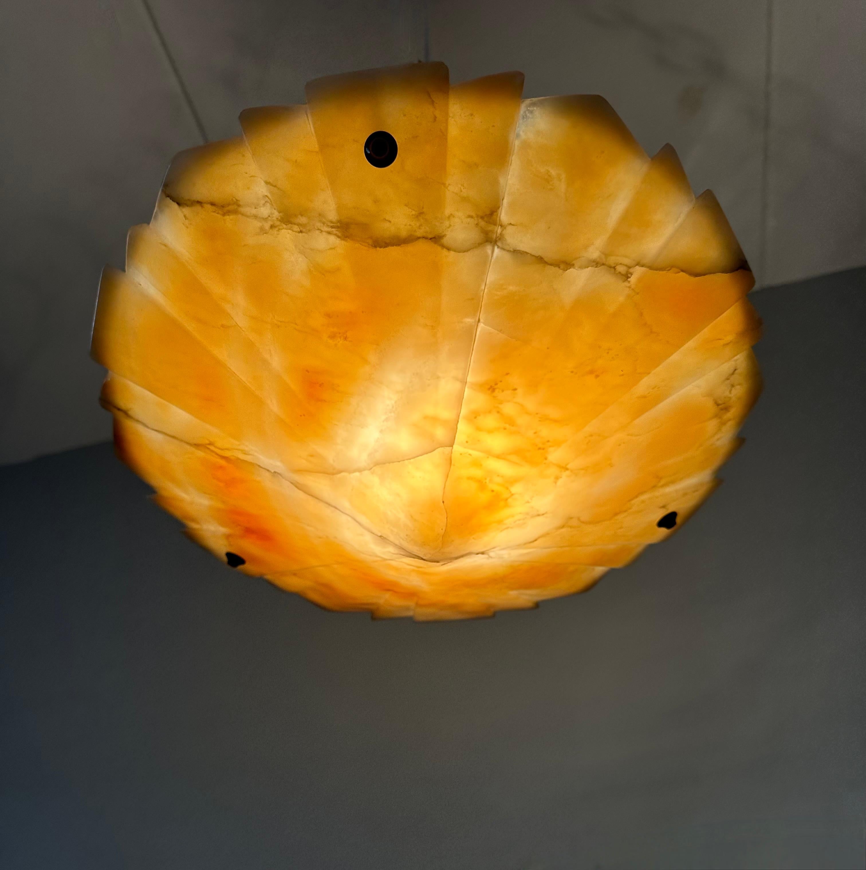Bellissimo ciondolo in alabastro con design geometrico Art Carved intagliato a mano, montaggio ad incasso in vendita 5