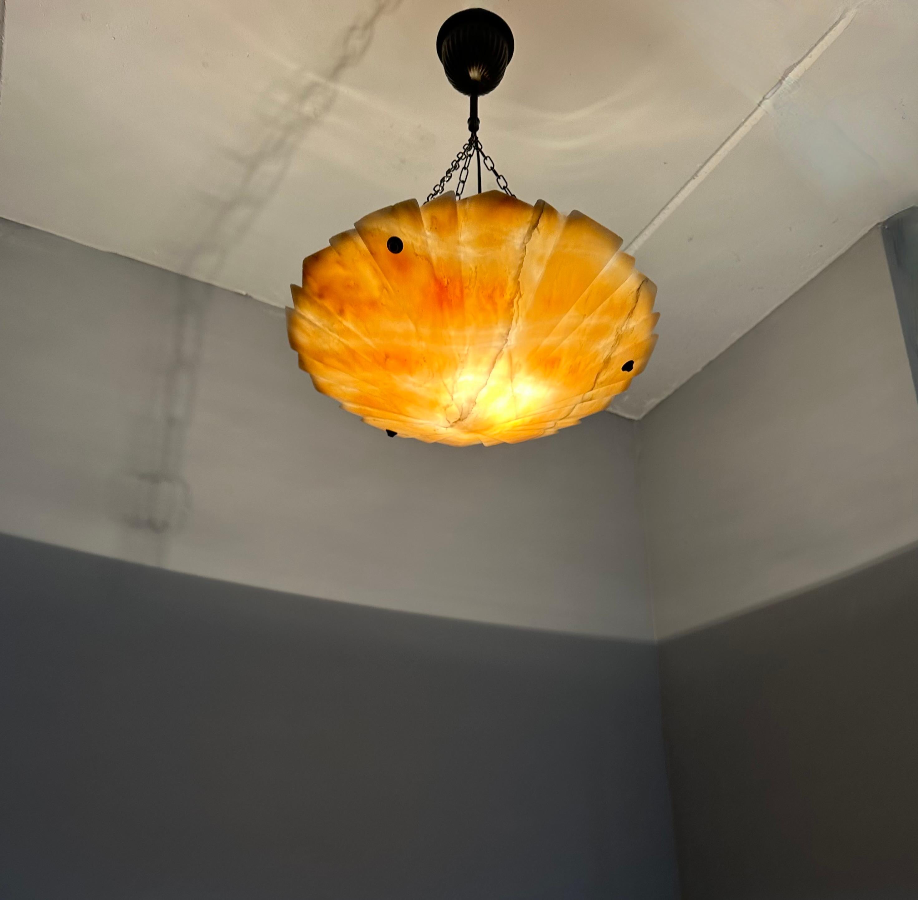 Bellissimo ciondolo in alabastro con design geometrico Art Carved intagliato a mano, montaggio ad incasso in vendita 7
