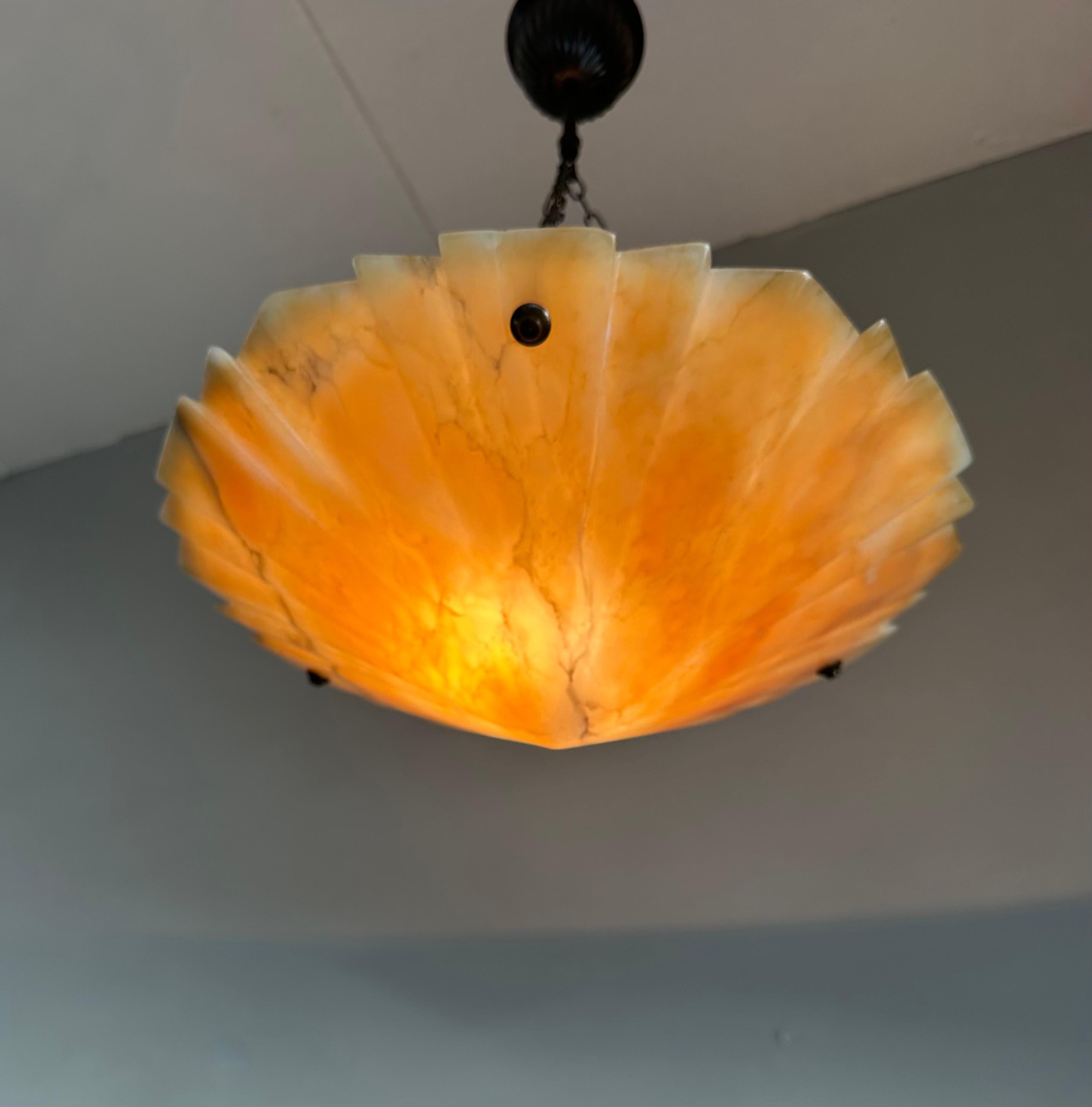 Bellissimo ciondolo in alabastro con design geometrico Art Carved intagliato a mano, montaggio ad incasso in vendita 8