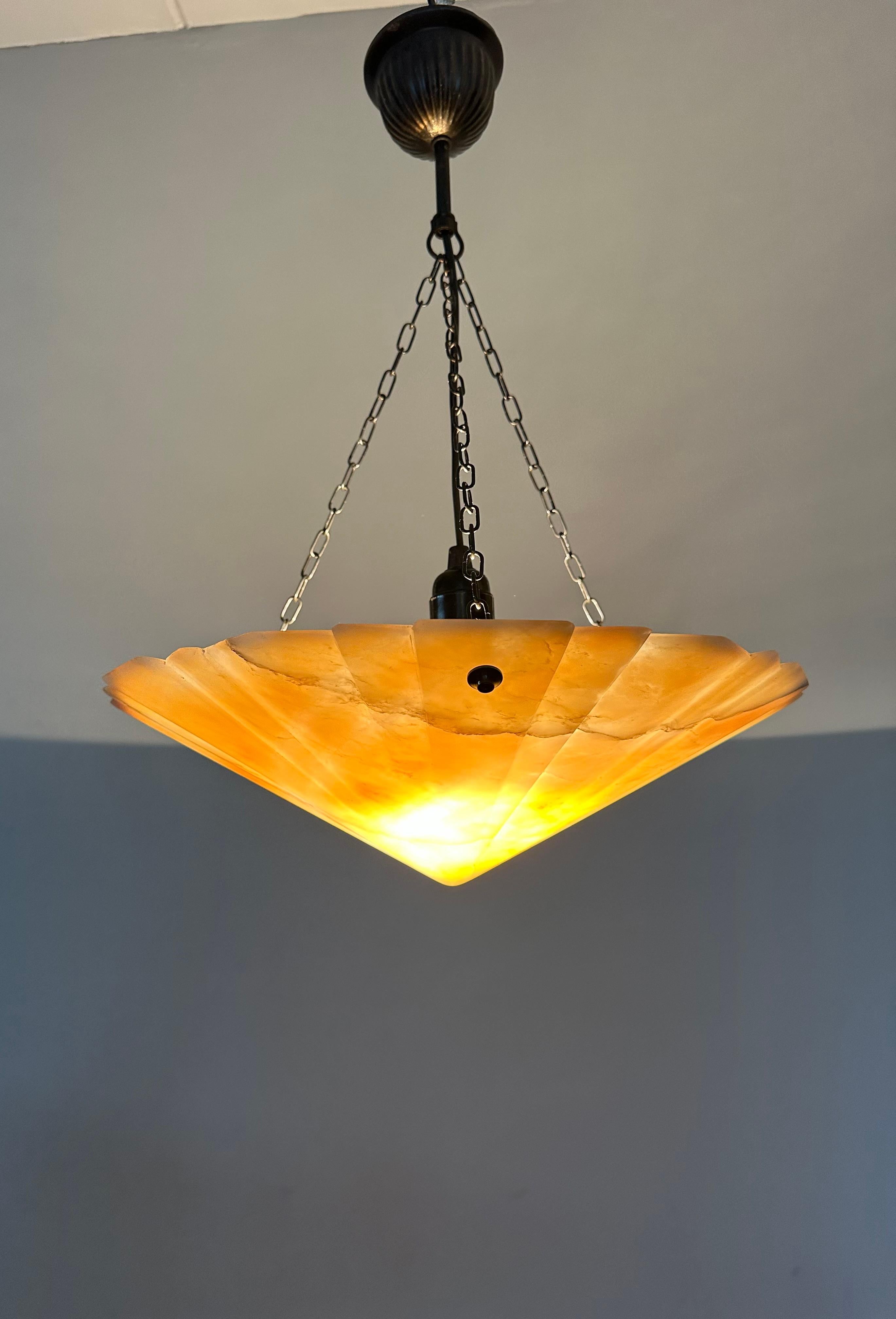 Bellissimo ciondolo in alabastro con design geometrico Art Carved intagliato a mano, montaggio ad incasso in vendita 9