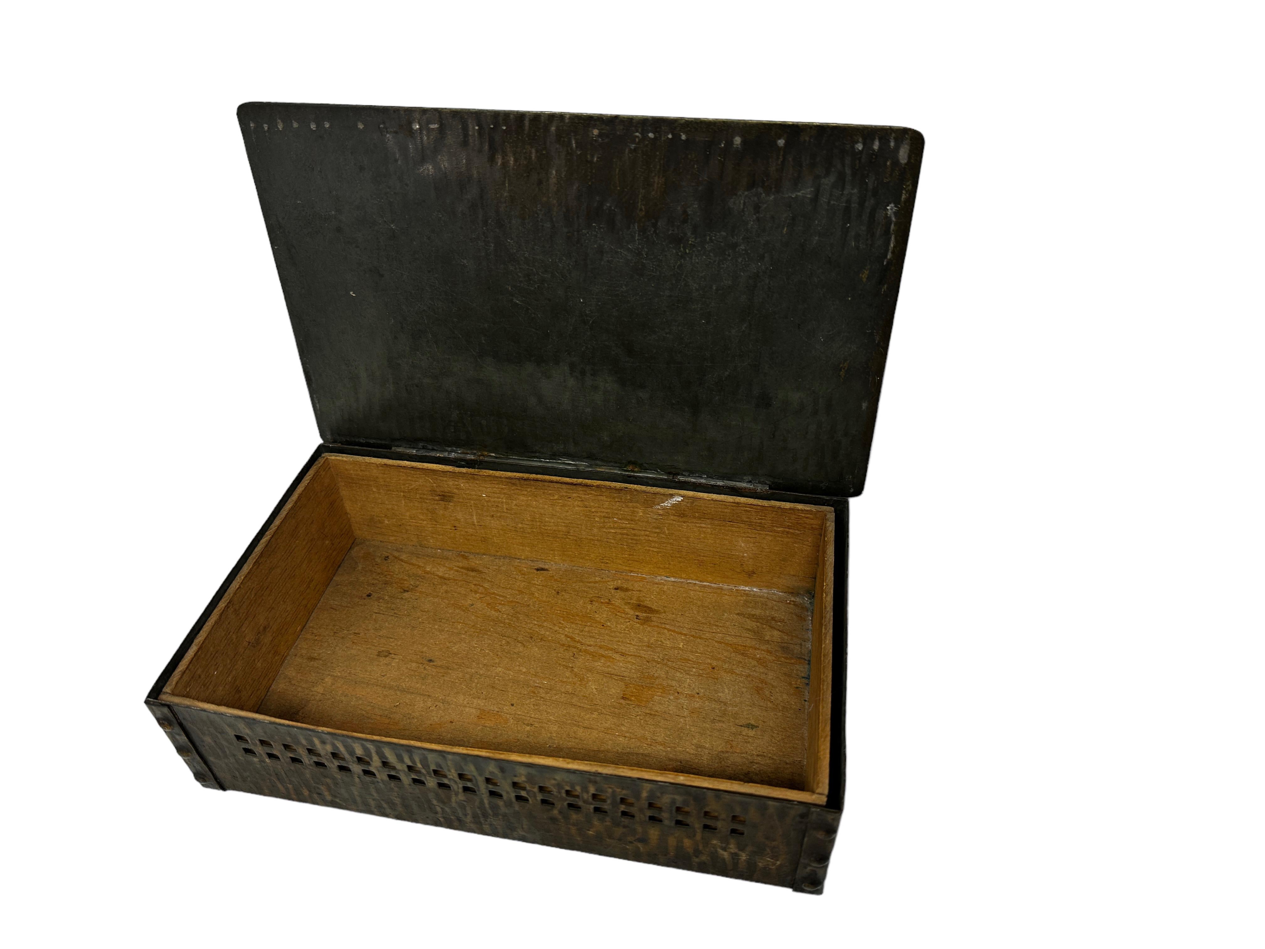Beautiful Hand Crafted Cigar Humidor Box Catchall Antique Austria, 1910s In Good Condition For Sale In Nuernberg, DE