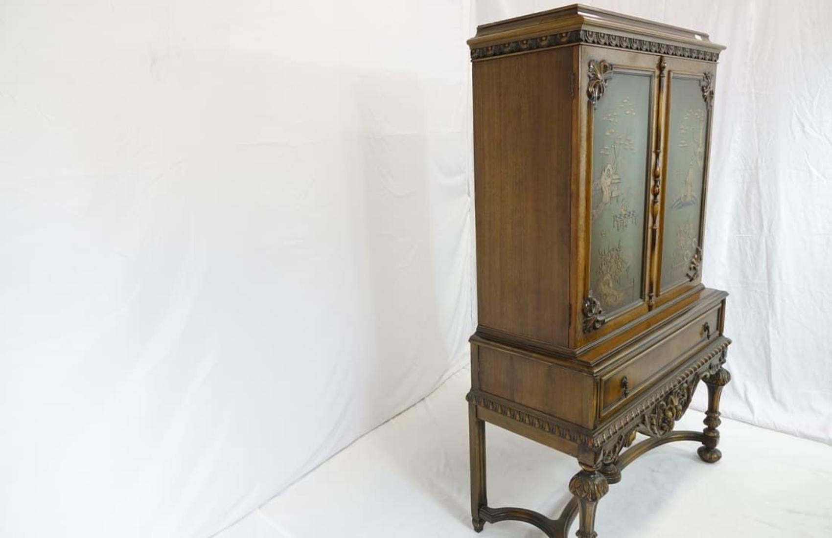 Beautiful Hand-Painted Oriental Design Cabinet With Elaborate Woodwork For Sale 11
