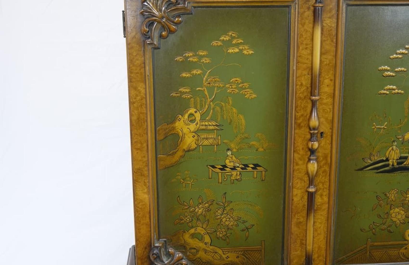 Beautiful Hand-Painted Oriental Design Cabinet With Elaborate Woodwork For Sale 1
