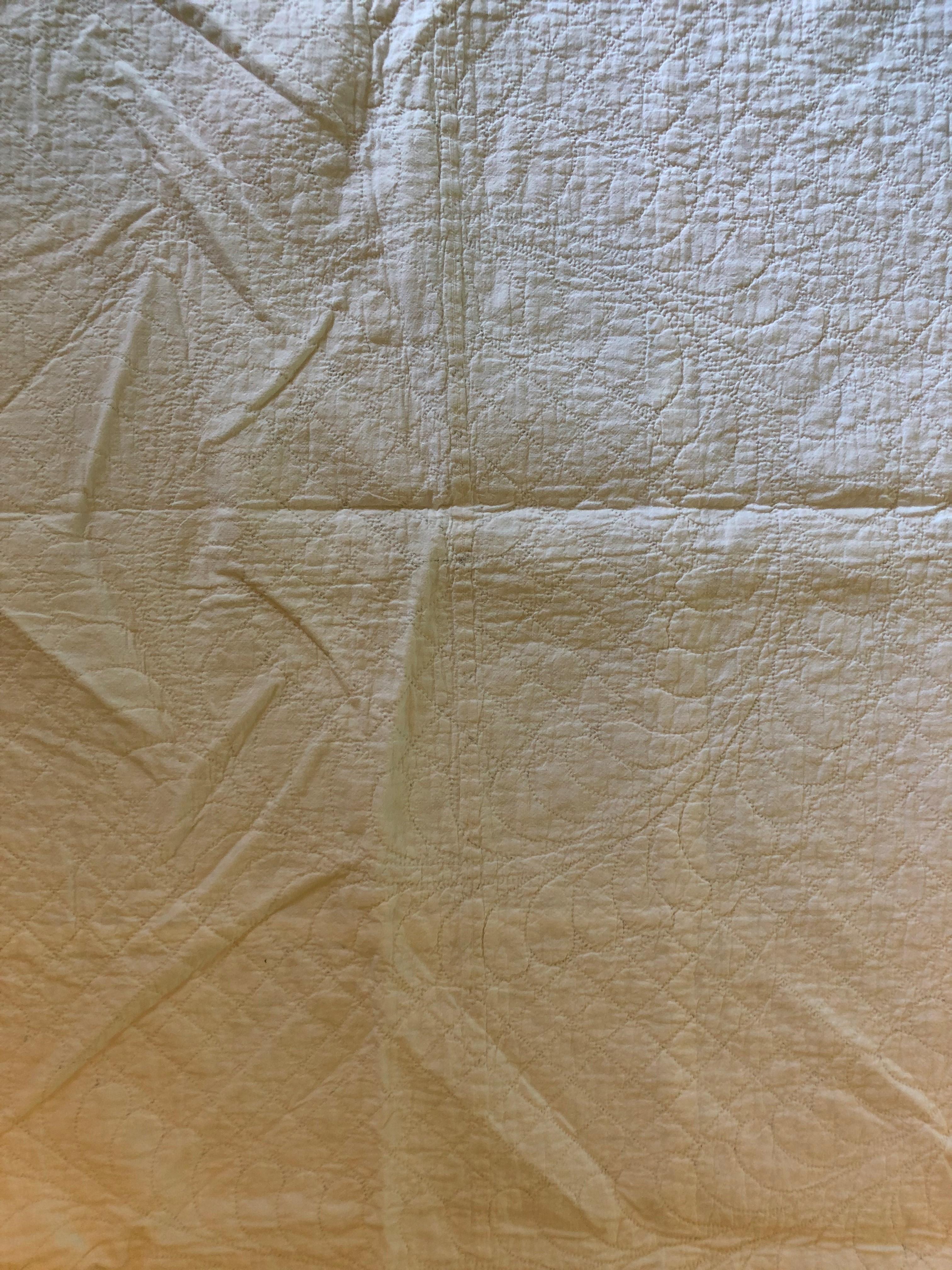American Beautiful Hand Sewn Amish Bridal Quilt in Excellent Condition For Sale