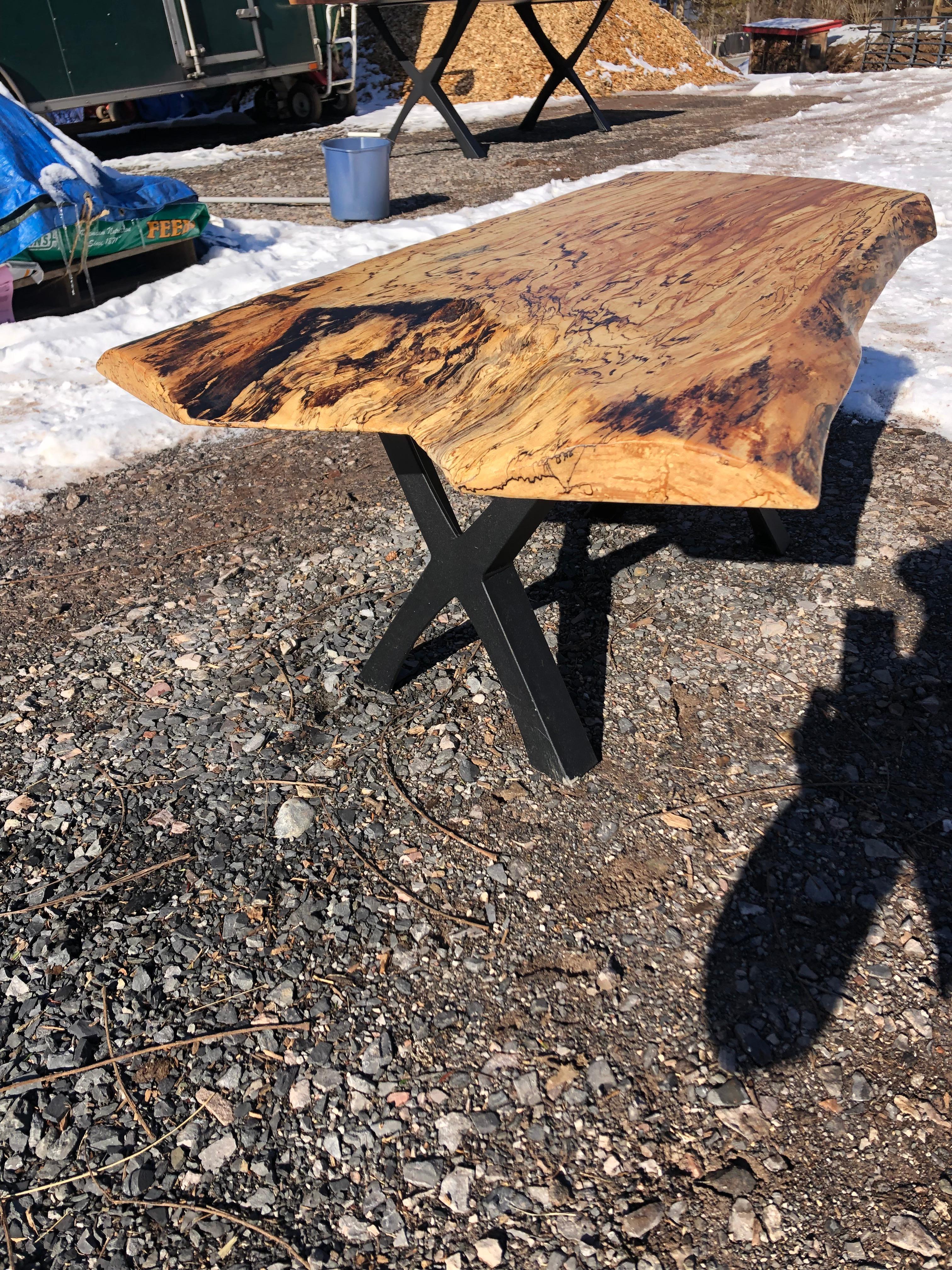Magnifique table basse moderne et organique en érable à bords naturels, fabriquée à la main en vente 1