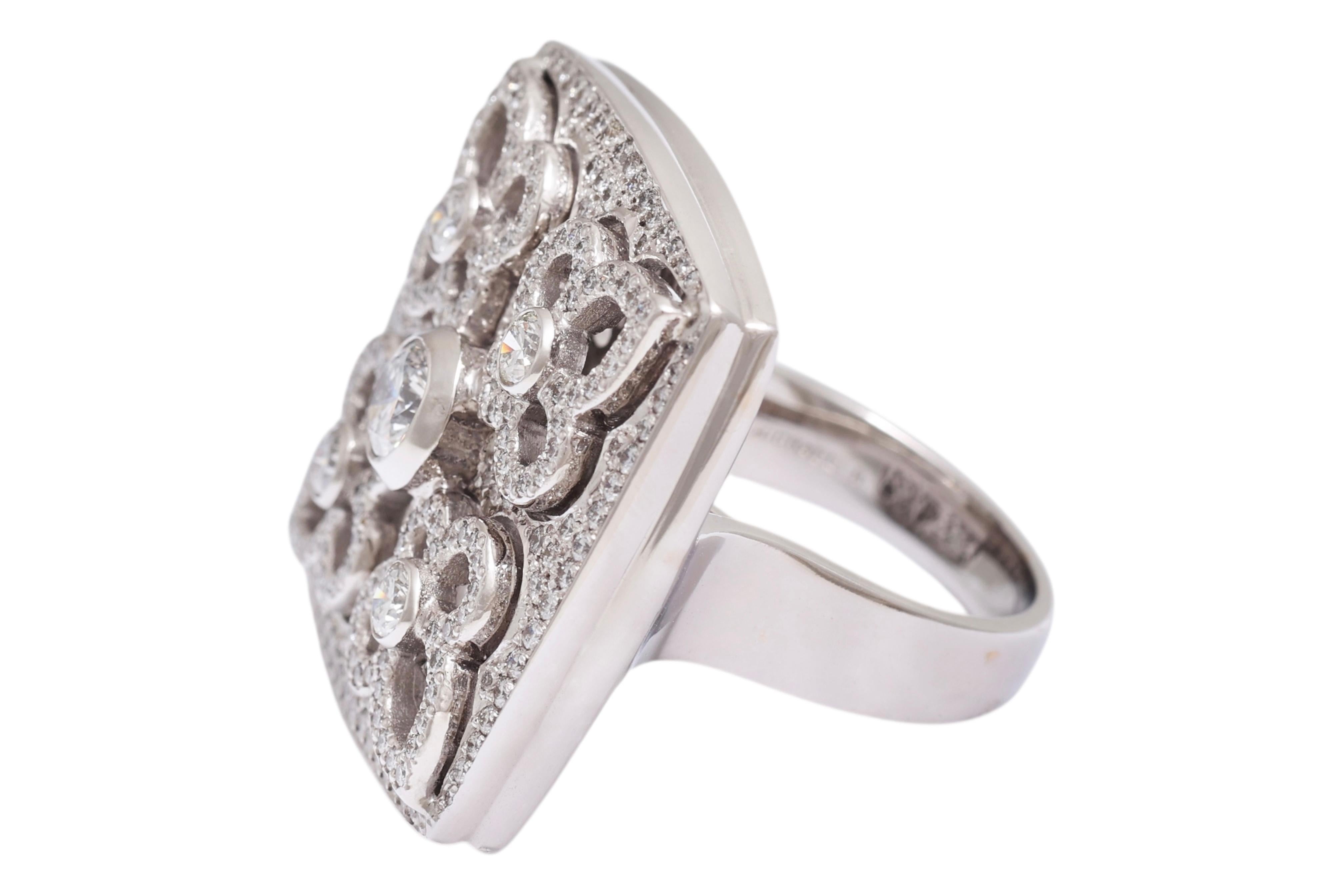 Schöner handgefertigter Volldiamanten Weißgoldring im Zustand „Neu“ im Angebot in Antwerp, BE