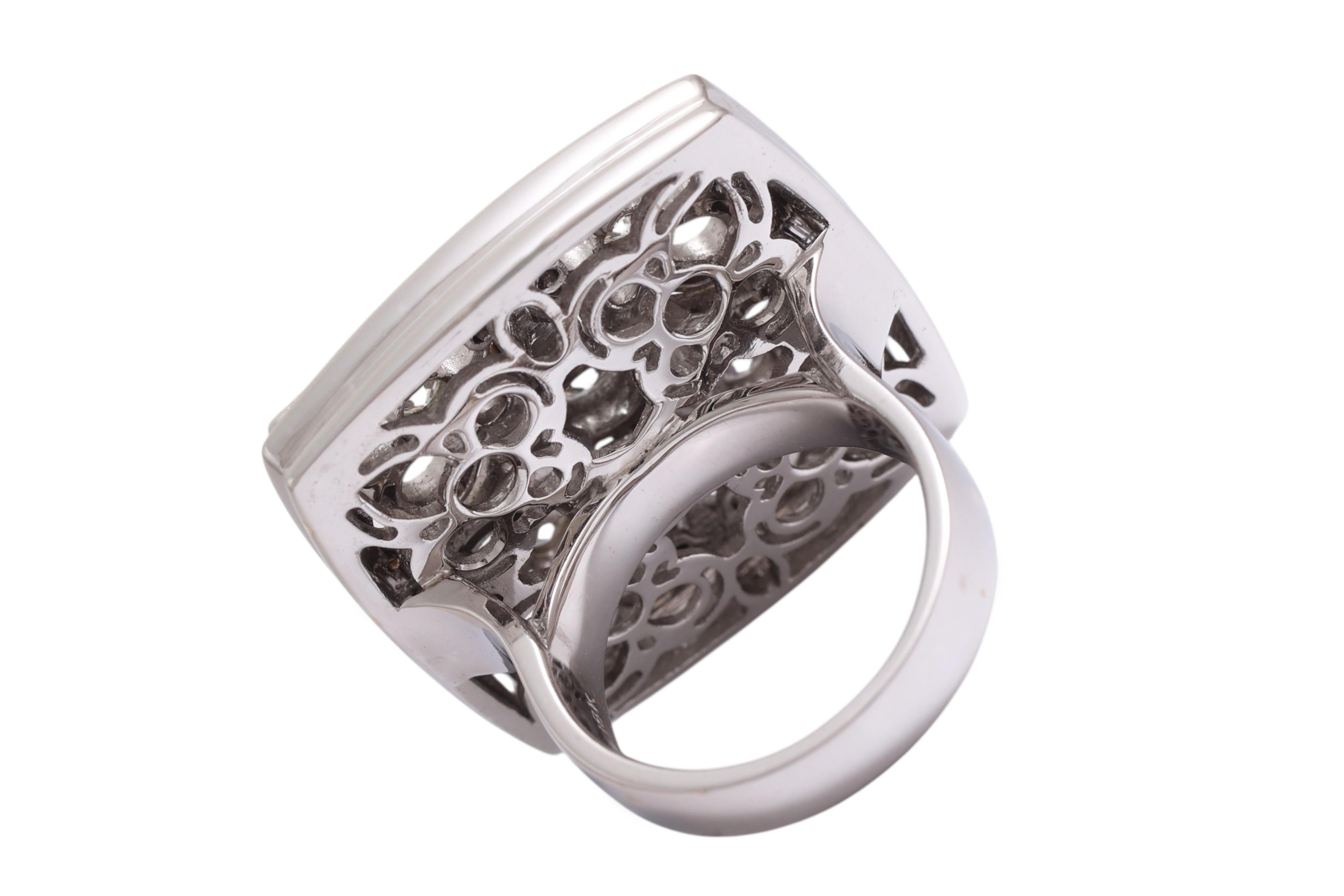 Schöner handgefertigter Volldiamanten Weißgoldring im Angebot 1