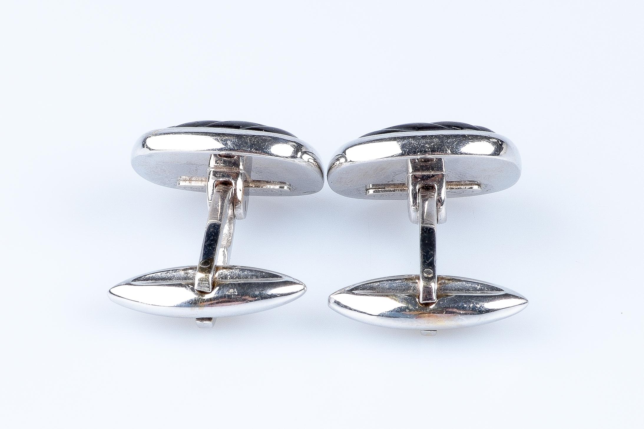 Beautiful Haute Joaillerie 18 carat white gold mother of pearls cufflinks For Sale 6