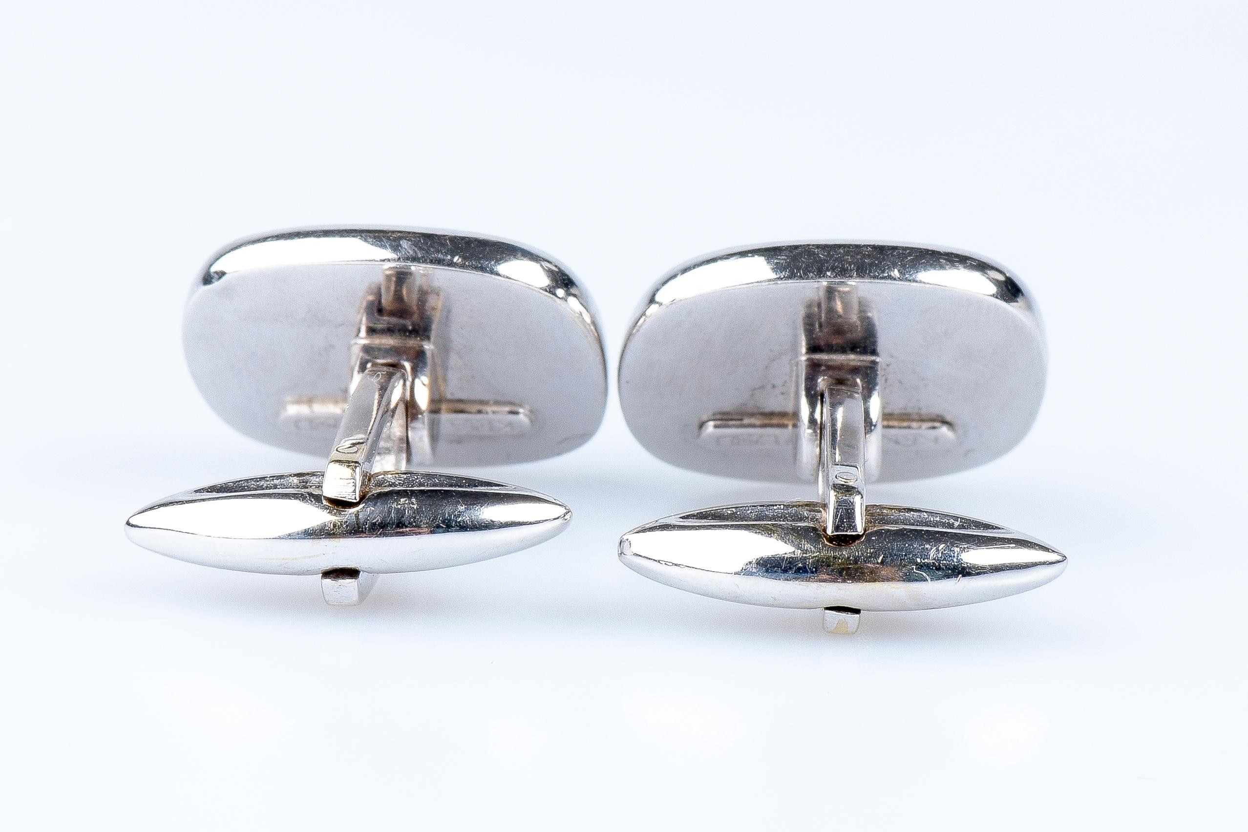 Beautiful Haute Joaillerie 18 carat white gold mother of pearls cufflinks For Sale 7