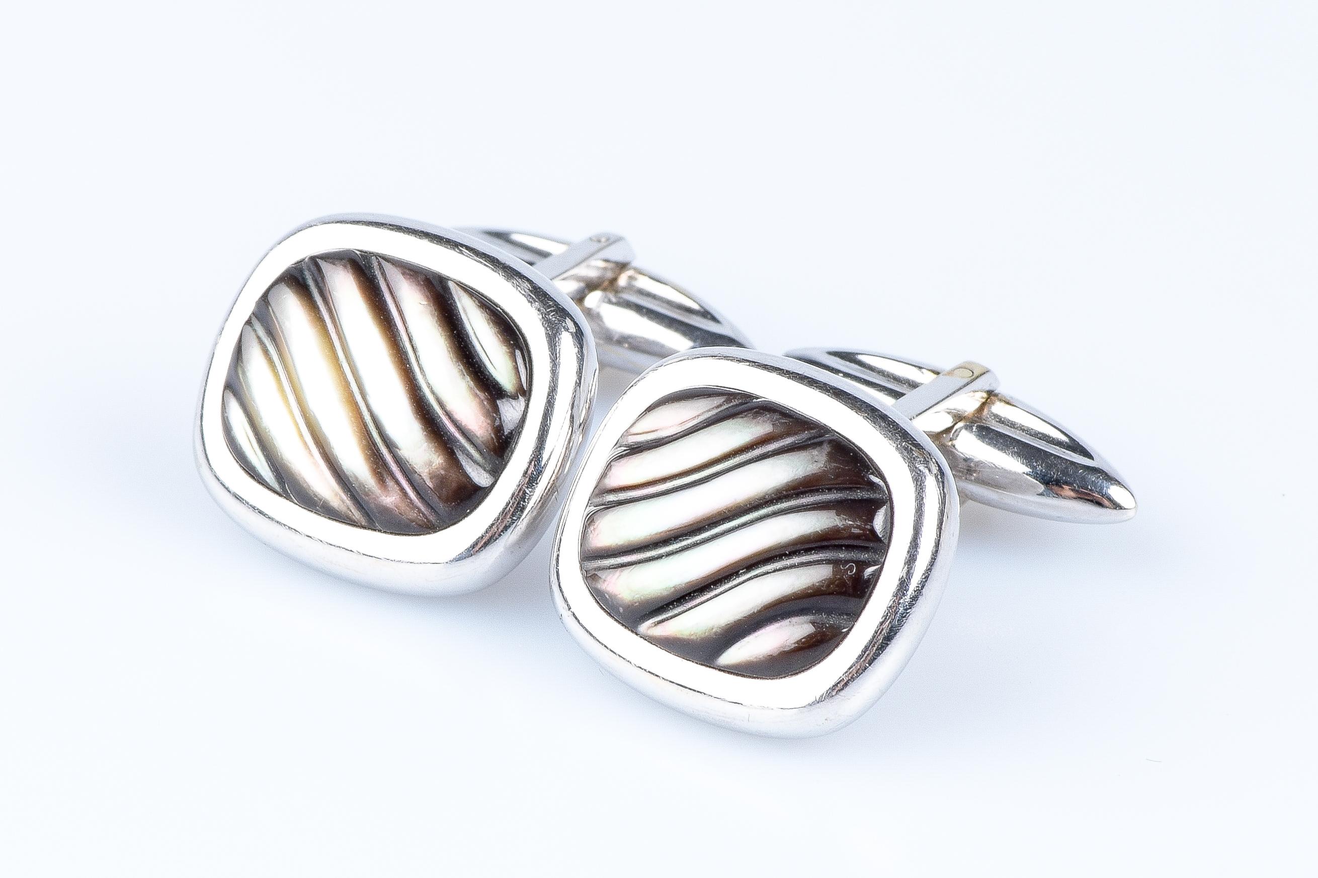 Beautiful Haute Joaillerie 18 carat white gold mother of pearls cufflinks For Sale 11