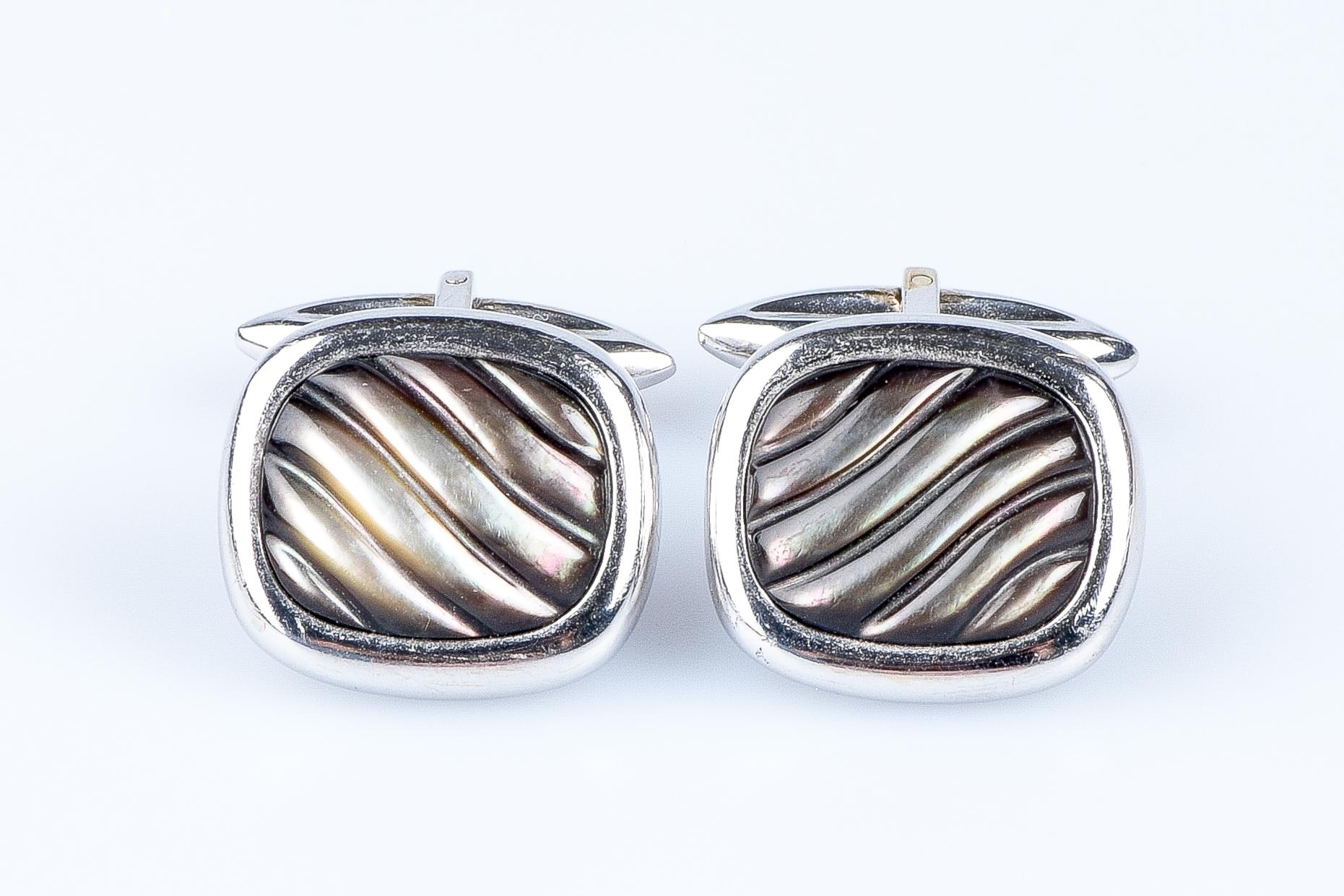 Men's Beautiful Haute Joaillerie 18 carat white gold mother of pearls cufflinks For Sale