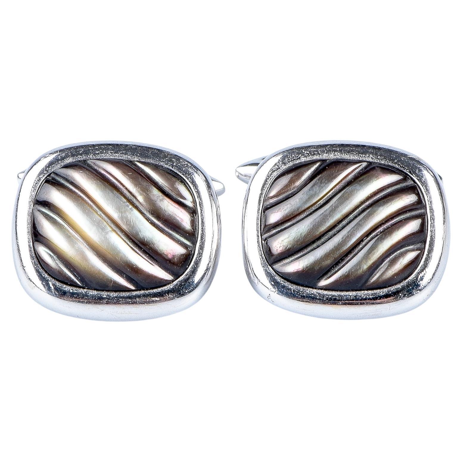 Beautiful Haute Joaillerie 18 carat white gold mother of pearls cufflinks For Sale