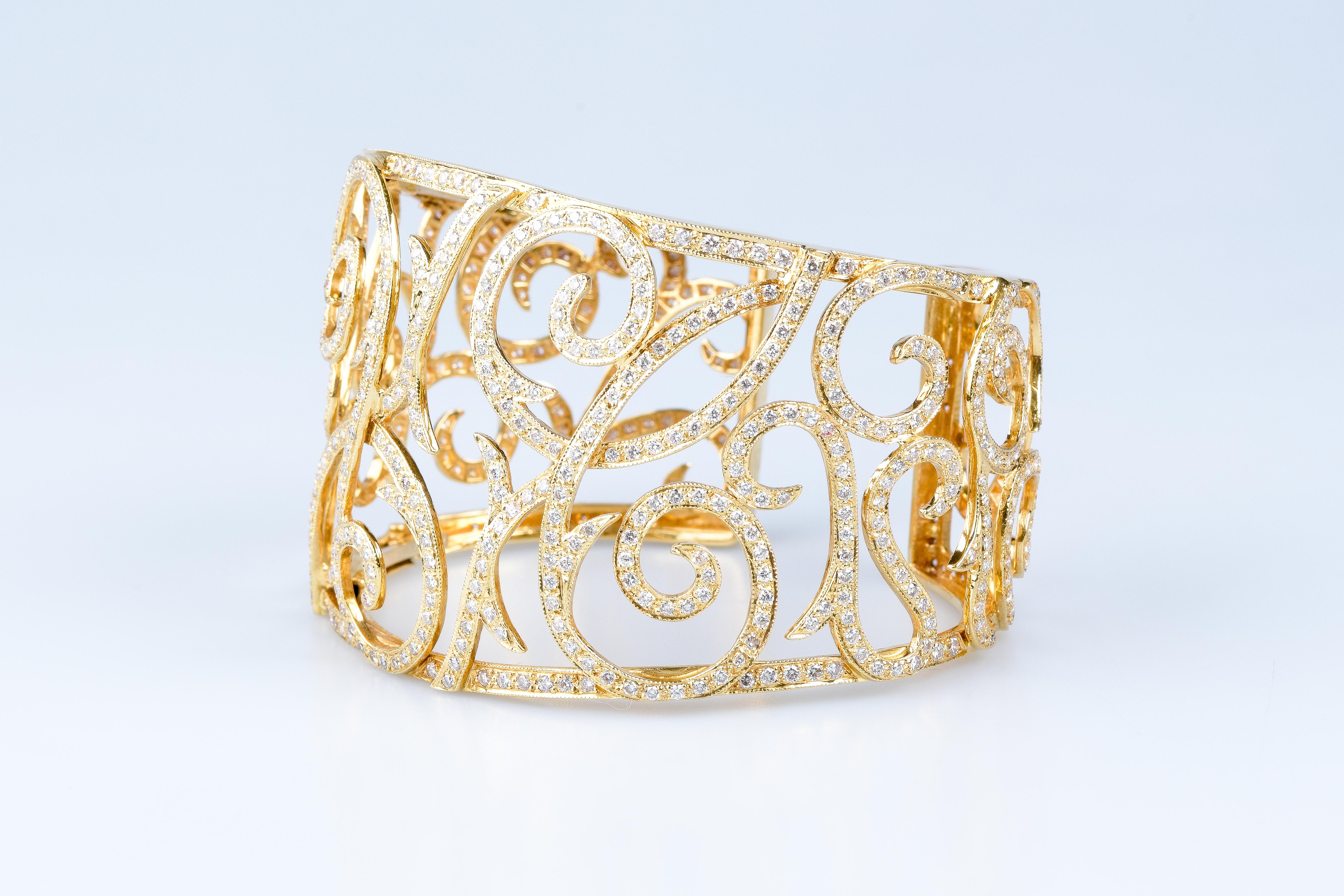 Beautiful Haute Joaillerie 18 carat yellow gold diamonds bracelet 9