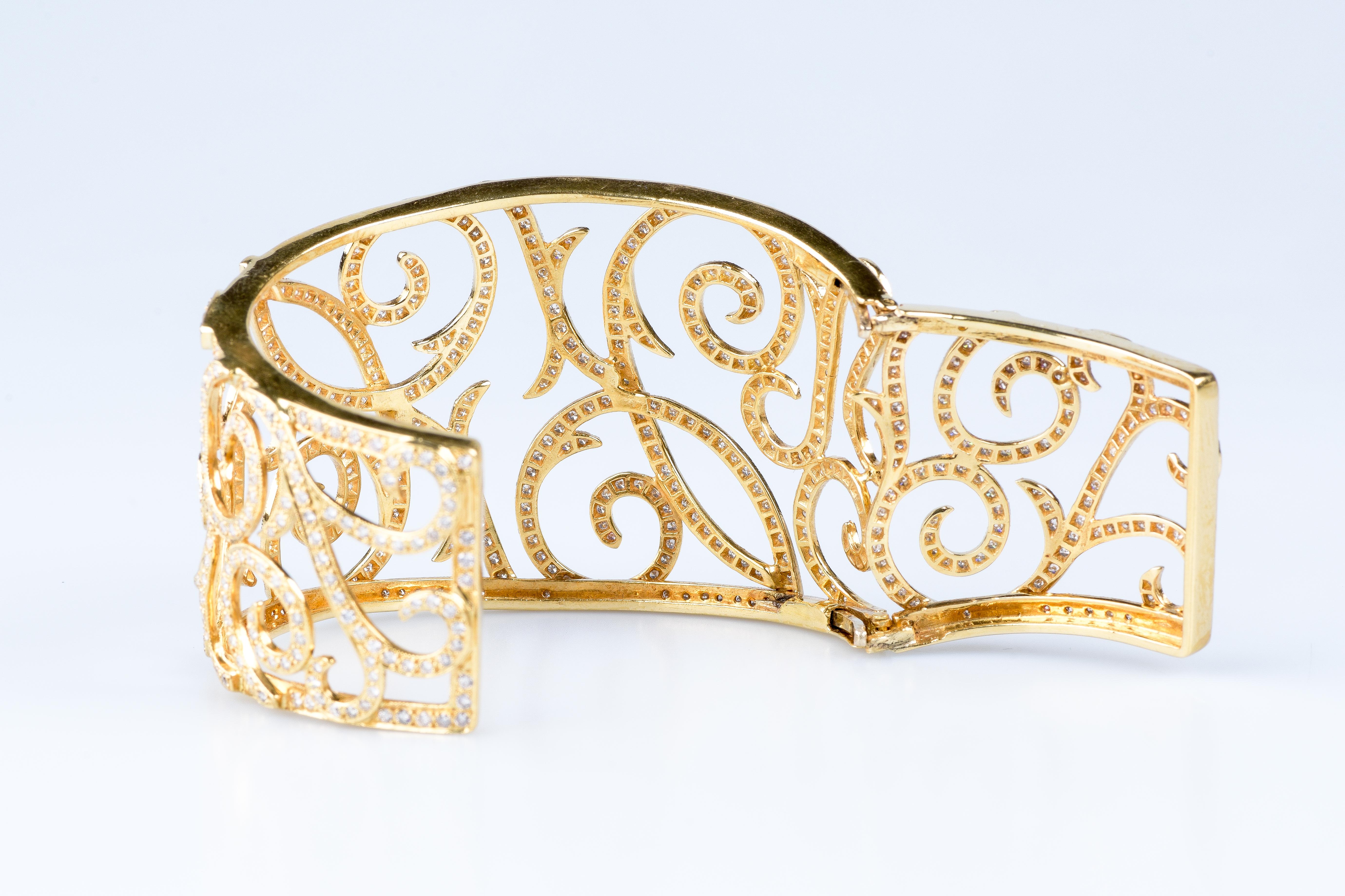 Beautiful Haute Joaillerie 18 carat yellow gold diamonds bracelet 12