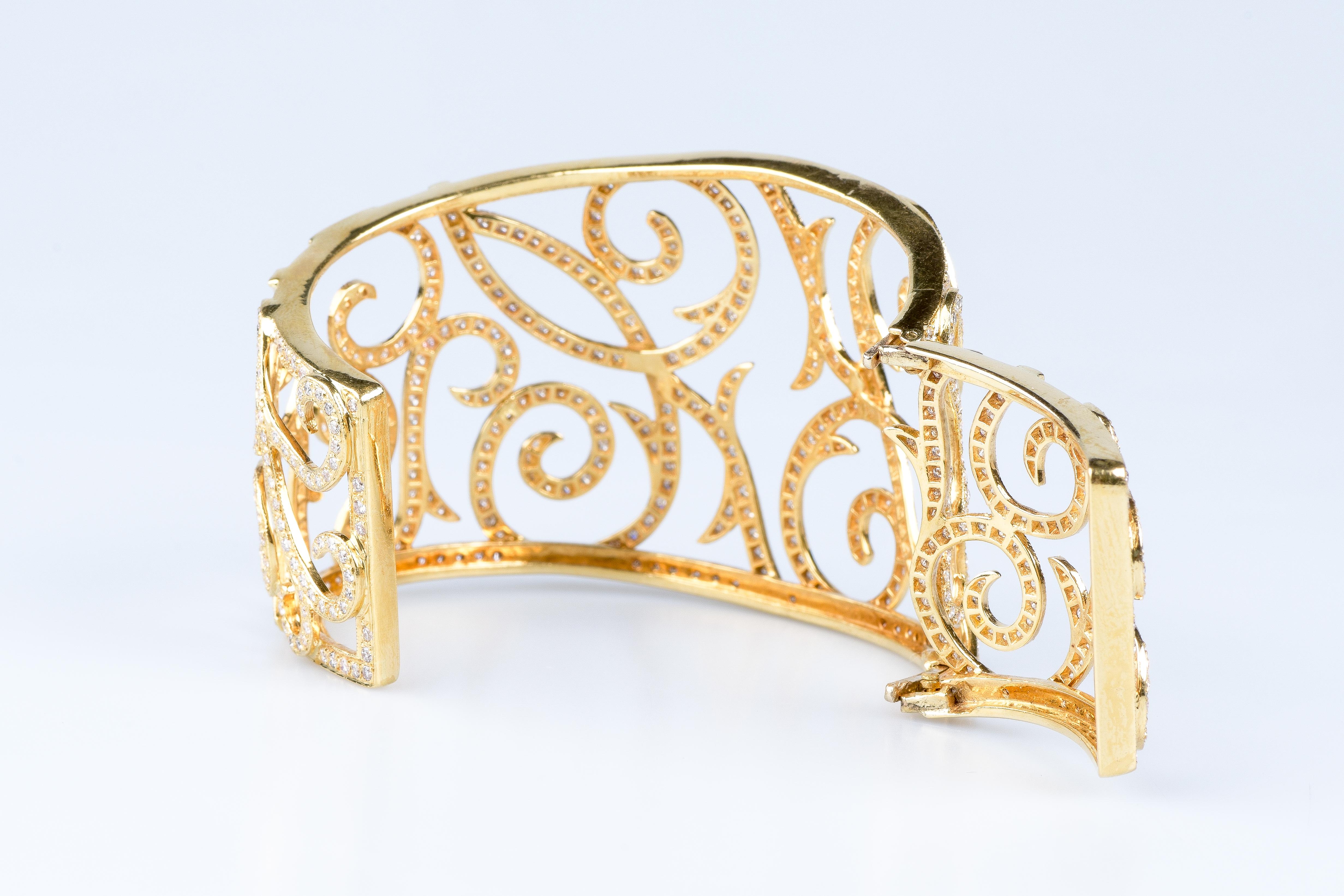 Beautiful Haute Joaillerie 18 carat yellow gold diamonds bracelet 13