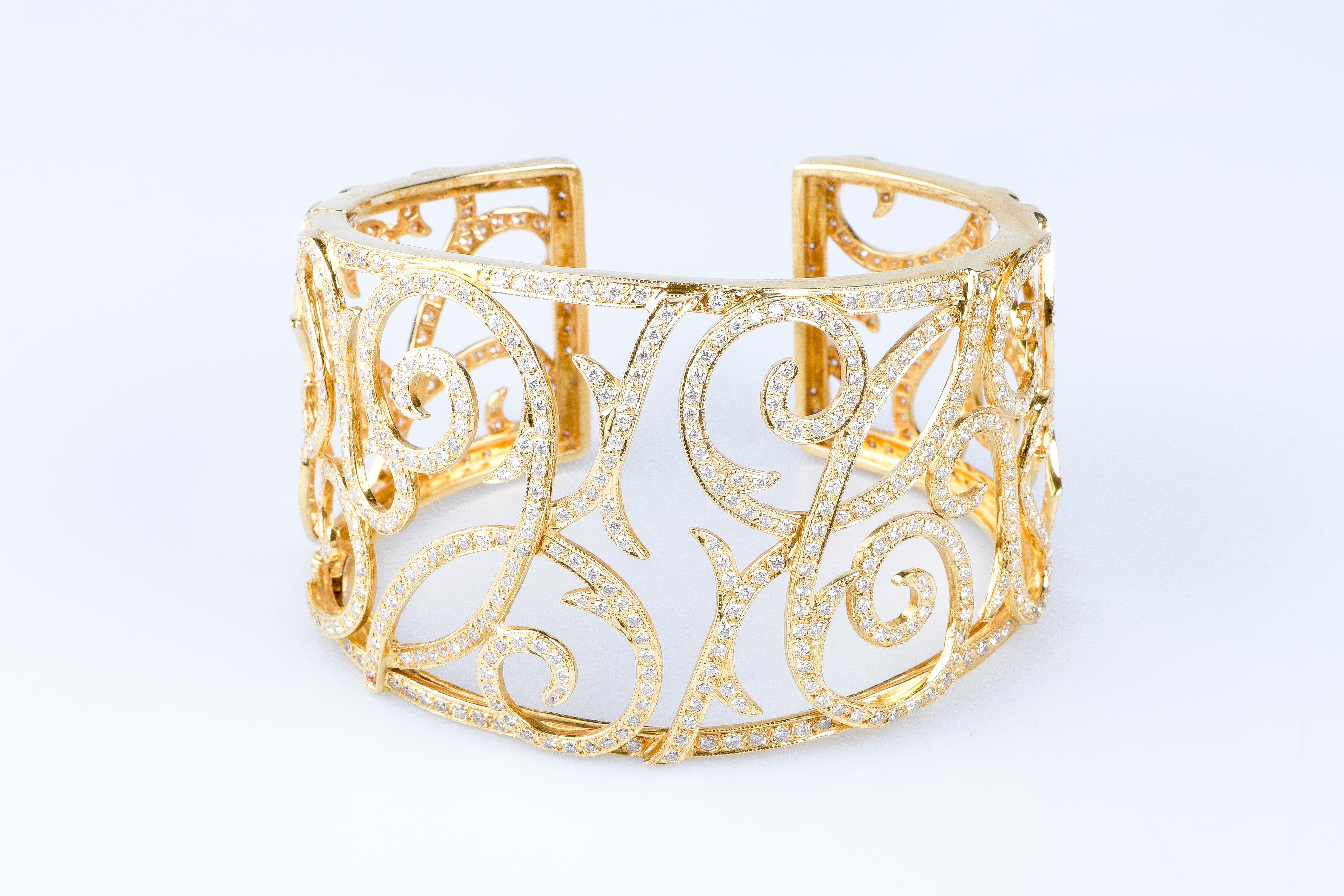 Beautiful Haute Joaillerie 18 carat yellow gold bracelet designed with 667 round brillant cut diamonds weighing 6.70 carat.

Quality of the diamond
Color : G - H
Clarity : VS - SI

Weight: 56.10 gr. 

Dimensions : 16  x 4.35 cm

Jewel delivered with