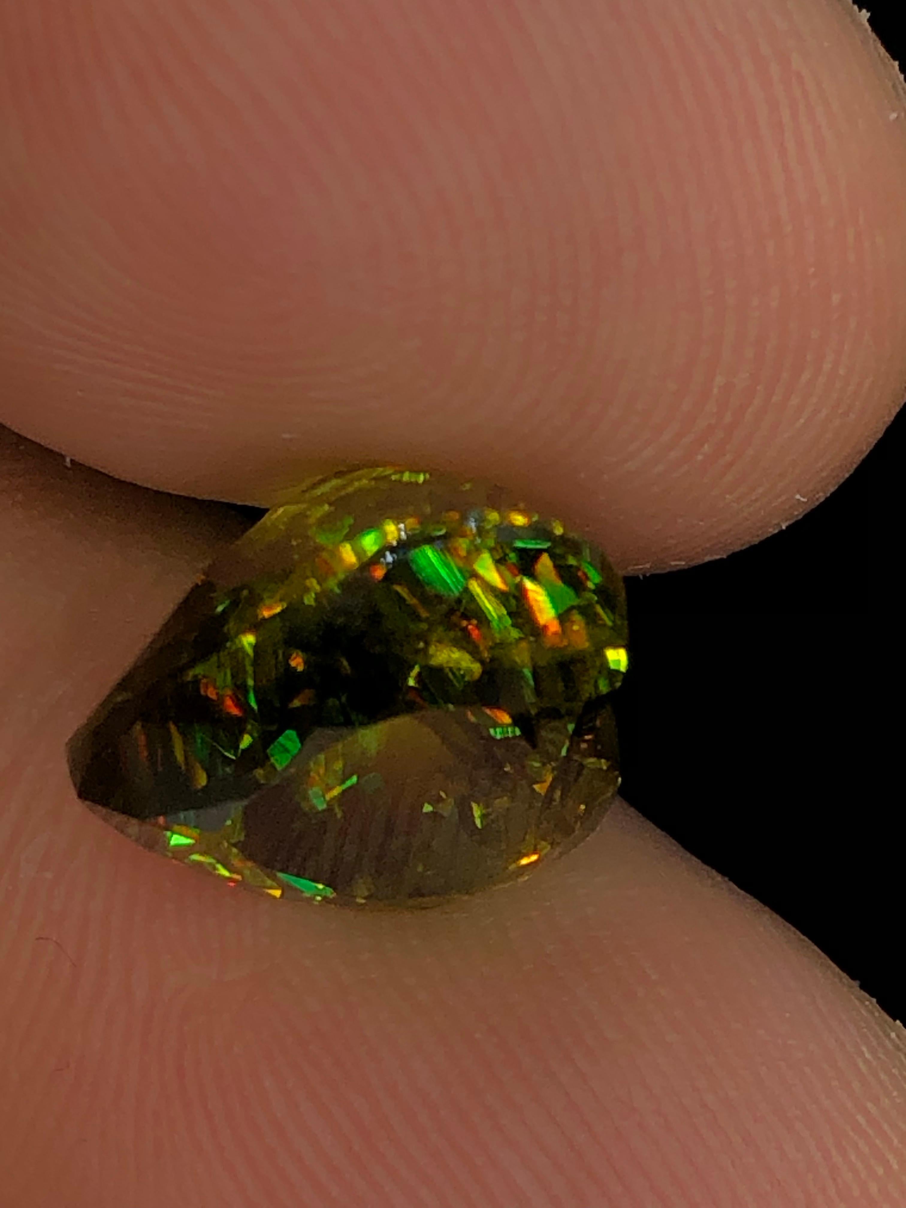 Bellissimo sfene a forma di cuore (titanite) 9,91 ct, purezza VS In condizioni Nuovo in vendita a Bangkok, TH