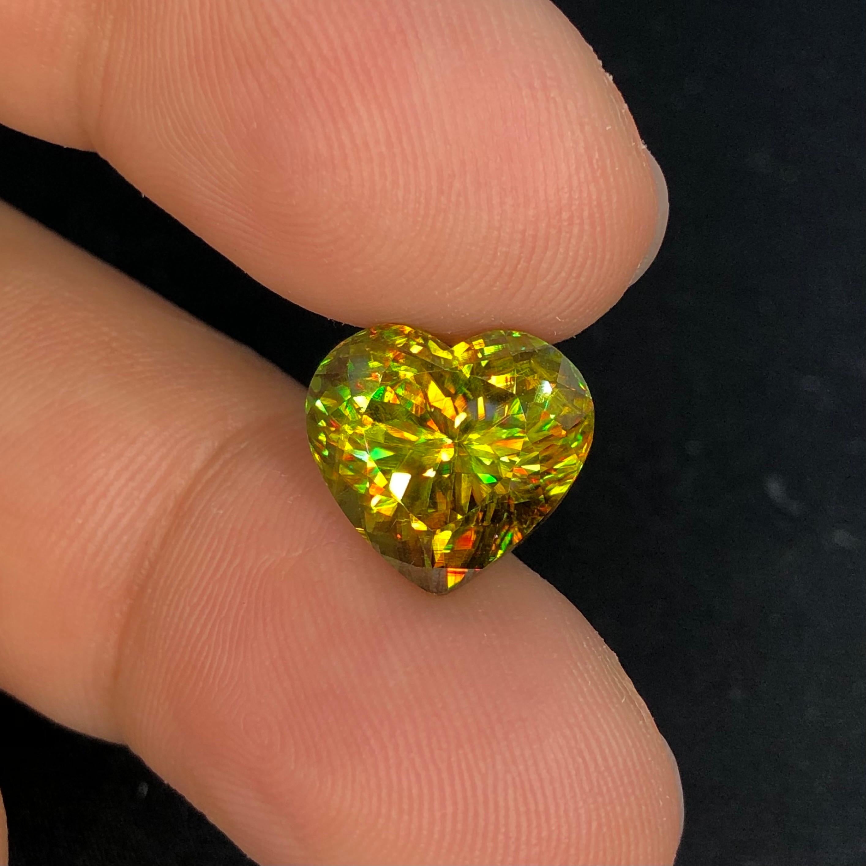 da uomo o donna Bellissimo sfene a forma di cuore (titanite) 9,91 ct, purezza VS in vendita