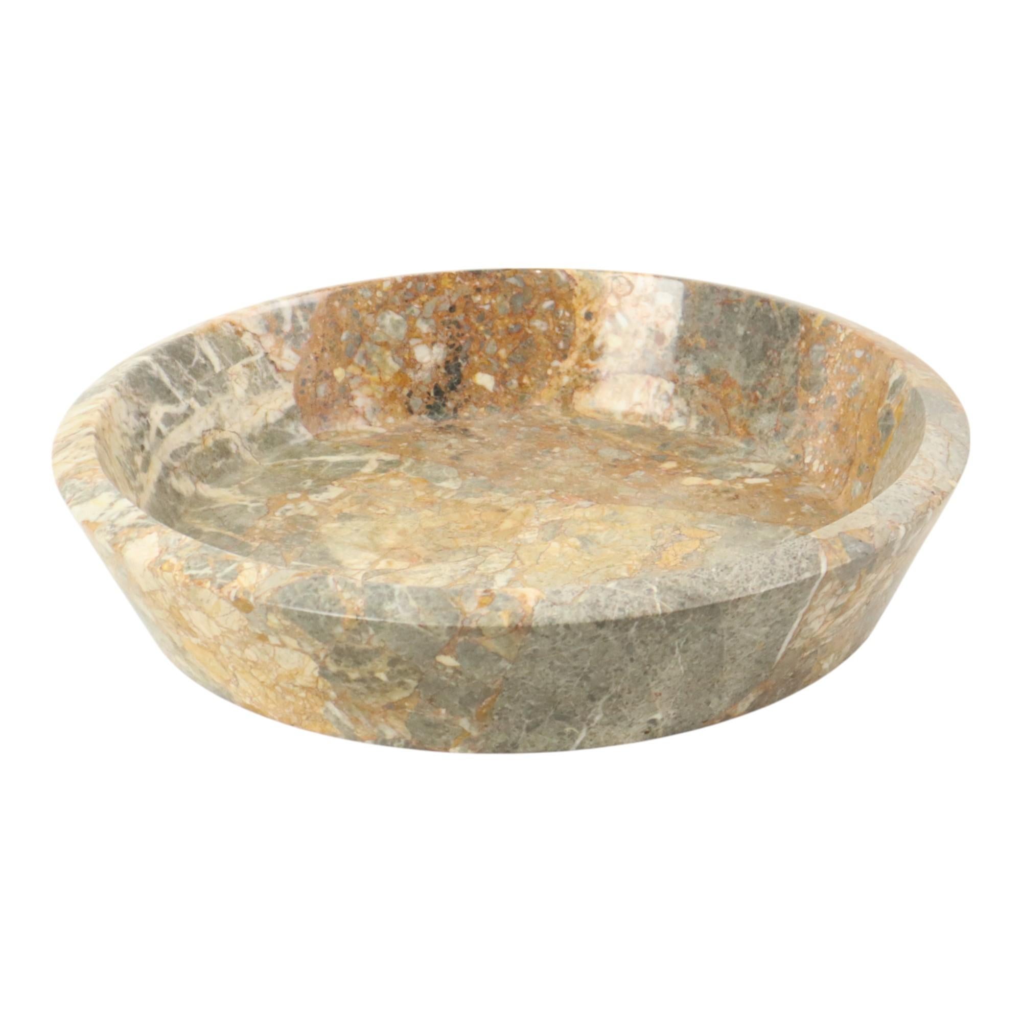Precioso frutero de mármol macizo muy grande, cuenco decorativo de piedra natural, segunda mitad del siglo XX.

Cuenco de mármol veteado multicolor de muy alta calidad, tonos terrosos de azul, gris, beige, blanco y rojo, un verdadero centro de