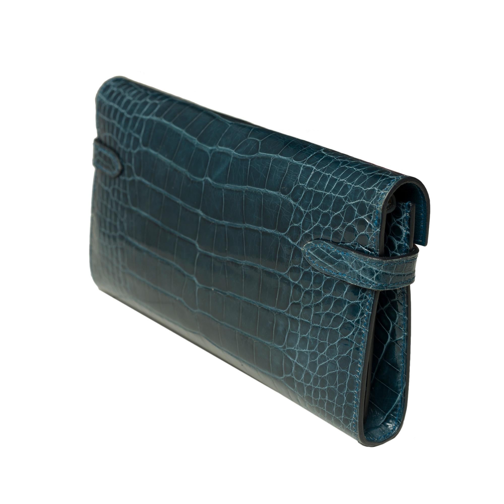 Beautiful Hermès Kelly Wallet in blue colvert alligator, SHW In Excellent Condition In Paris, IDF