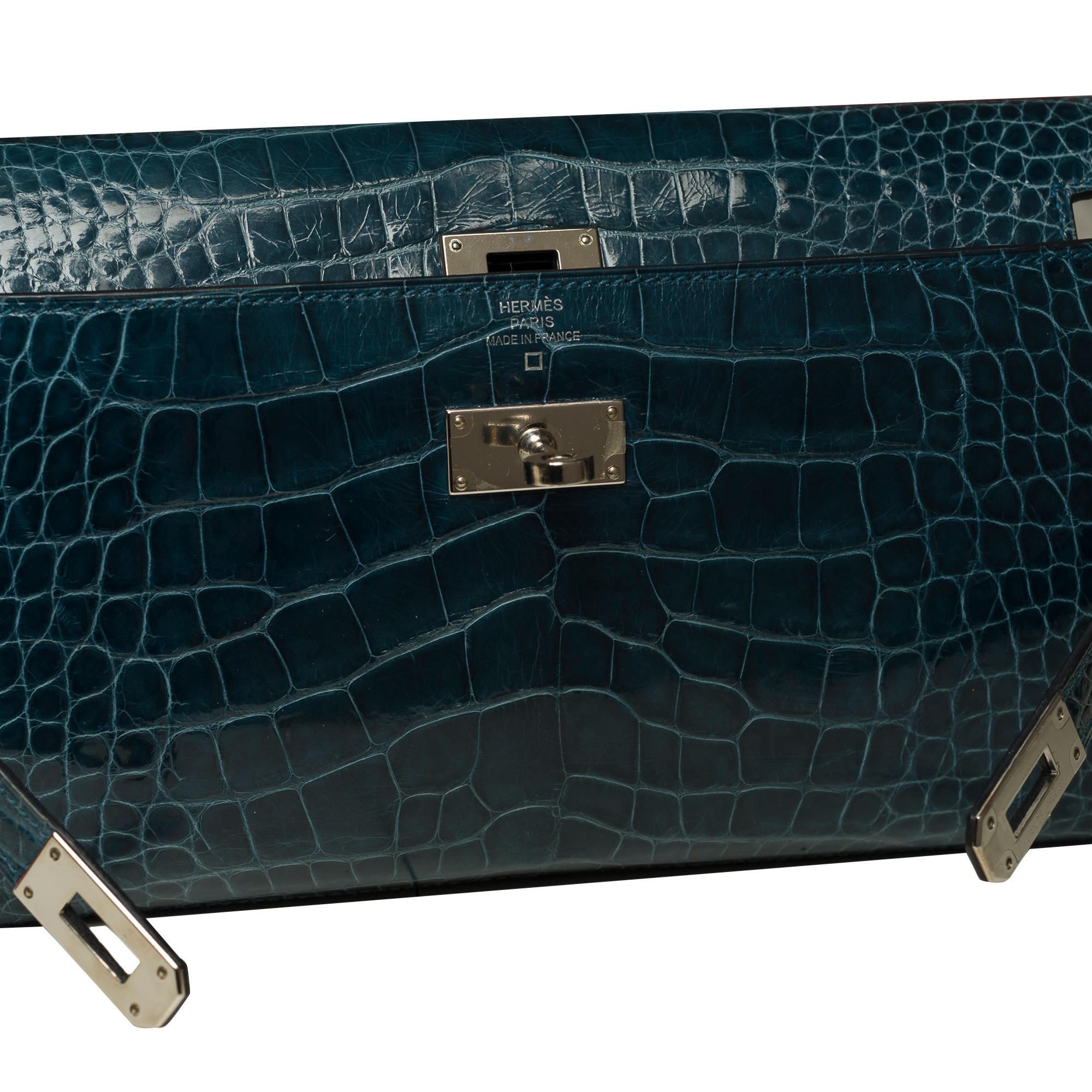 Women's or Men's Beautiful Hermès Kelly Wallet in blue colvert alligator, SHW