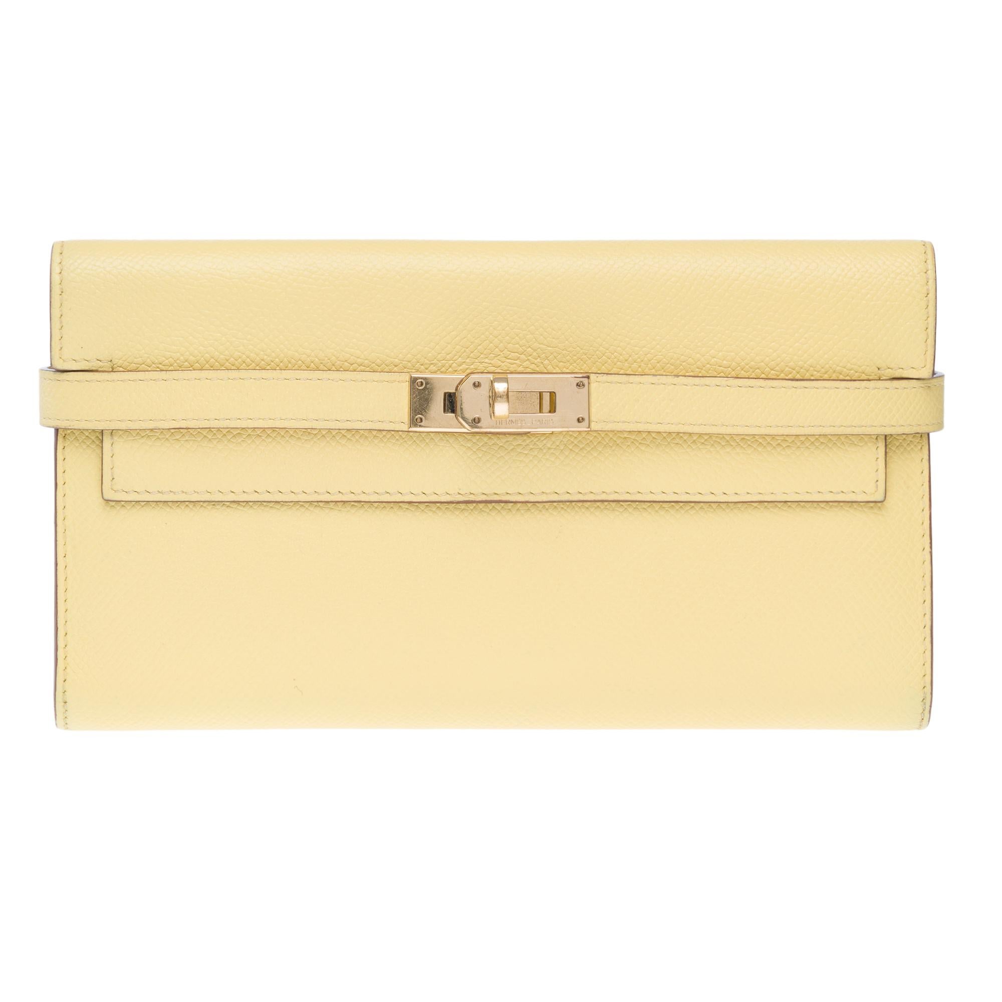 Gorgeous​ ​Hermès​ ​Kelly​ ​Wallet​ ​in​ ​Yellow​ ​Poussin​ ​Epsom​ ​calf​ ​leather,​ ​gold​ ​plated​ ​metal​ ​trim​ ​for​ ​a​ ​hand​ ​carry

Flap​ ​closure
Yellow​ ​leather​ ​inner​ ​lining,​ ​3​ ​compartments​ ​including​ ​one​ ​zipped,​ ​two​