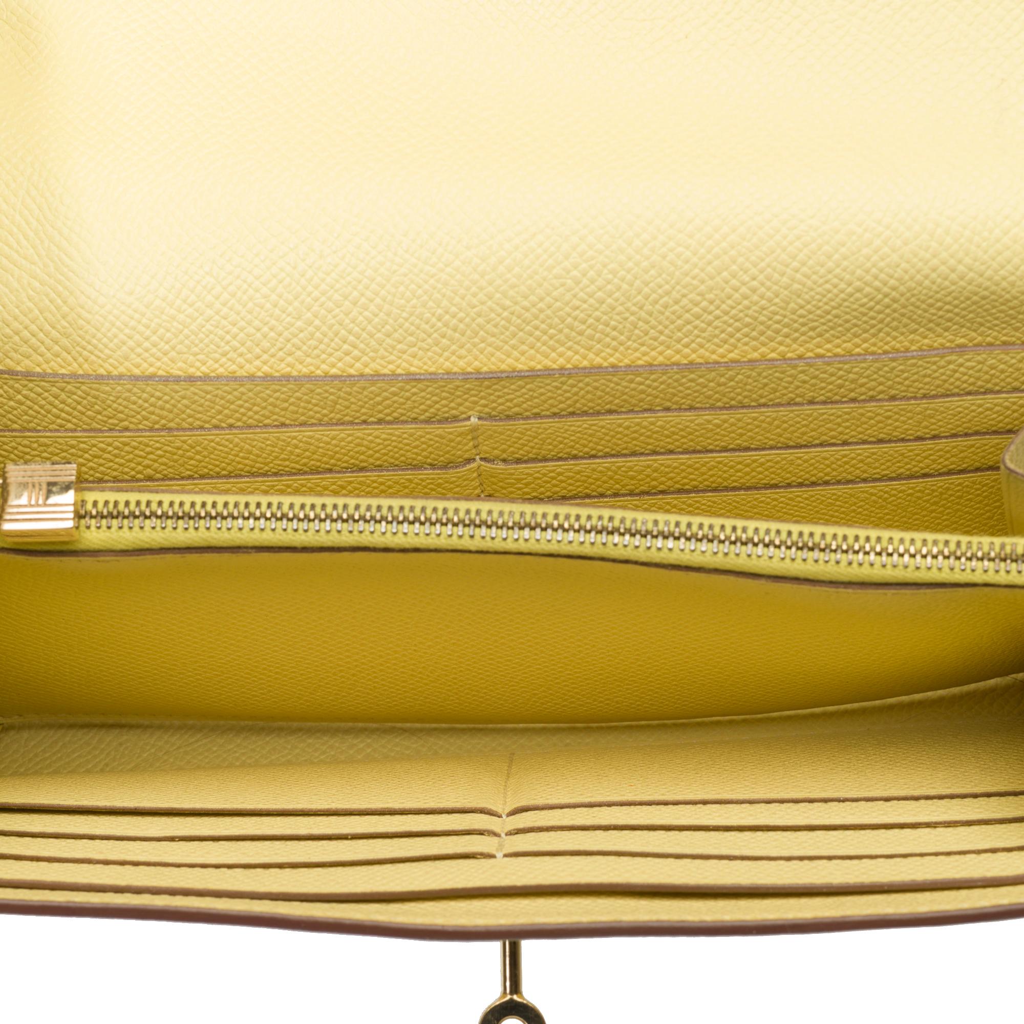 Magnifique portefeuille Kelly Hermès en cuir de veau Poussin Epsom jaune, GHW en vente 4