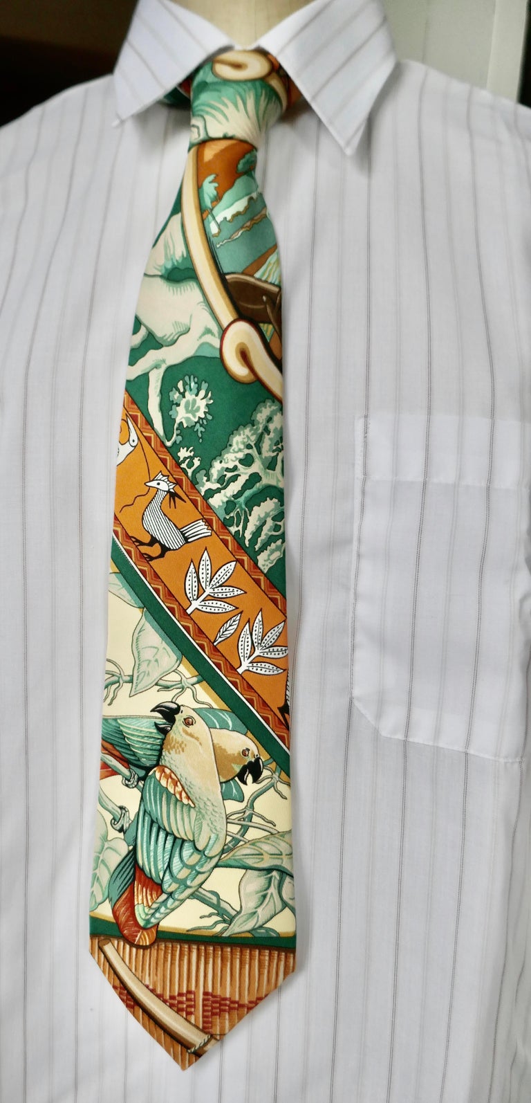 Beautiful Hermes Silk Tie, Colourful Birds Parrots in the Jungle , Hermes Orange Pallet 

Classic Hermes, 100% pure silk

Hermes Orange and Green pallet 
A Very Special tie, instantly recognisable as Hermes by those in the know
100% silk 
Silk