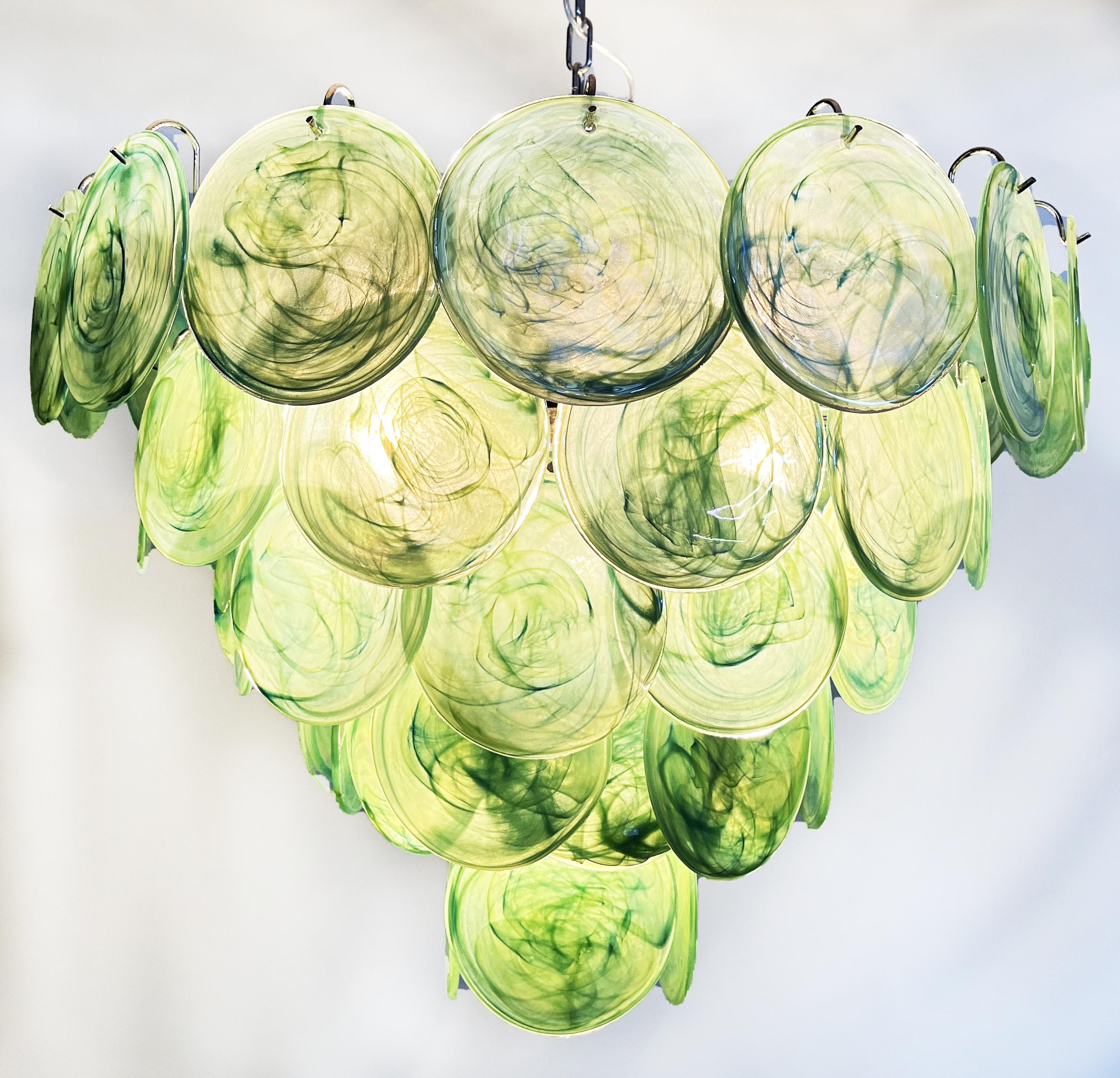 Galvanized Beautiful High quality Murano chandelier - 57 green alabaster iridescent For Sale