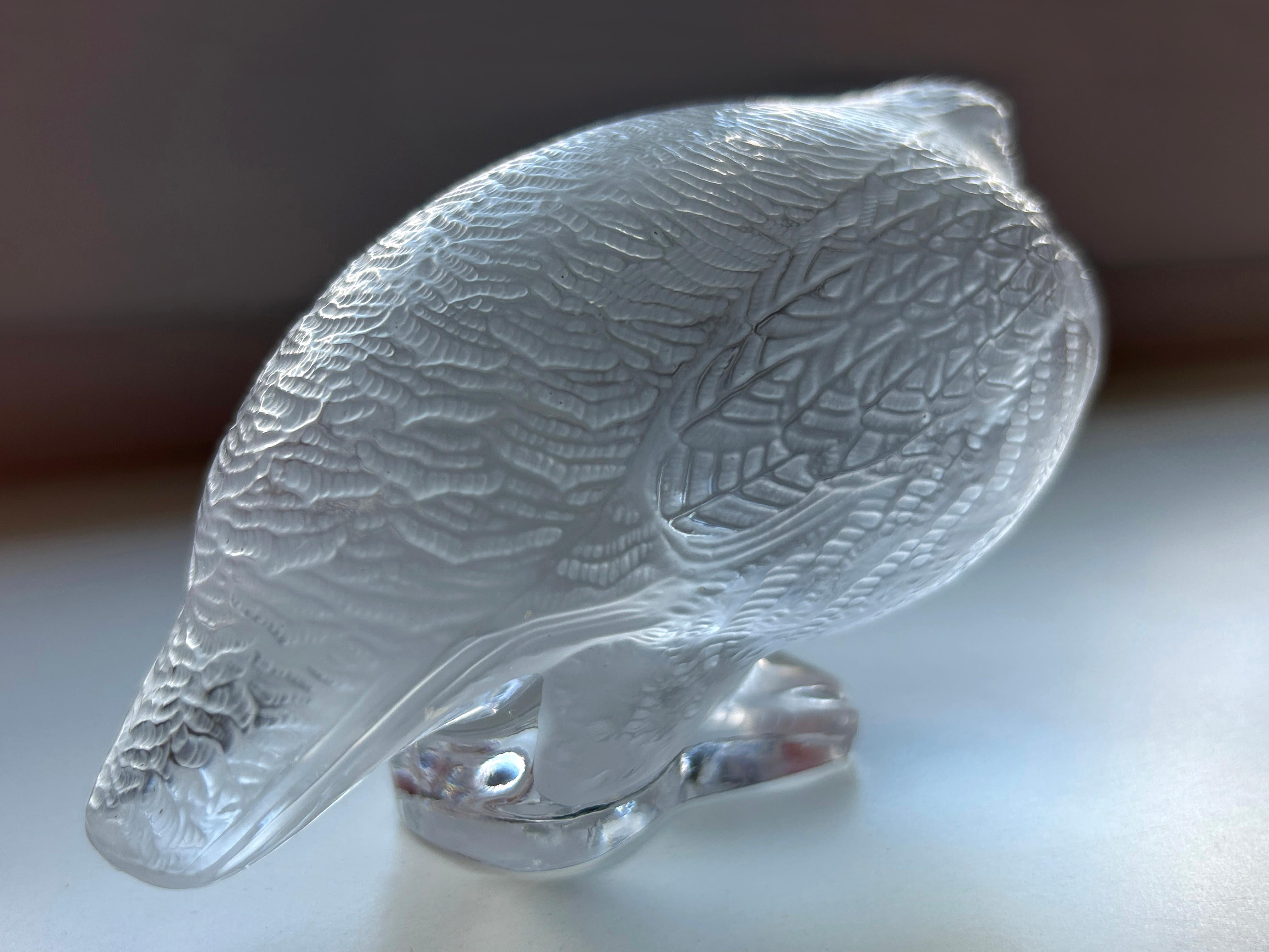 Schöne und sehr dekorative Quail-Skulptur aus Glas von Lalique, Frankreich 1960er Jahre (Kristall) im Angebot