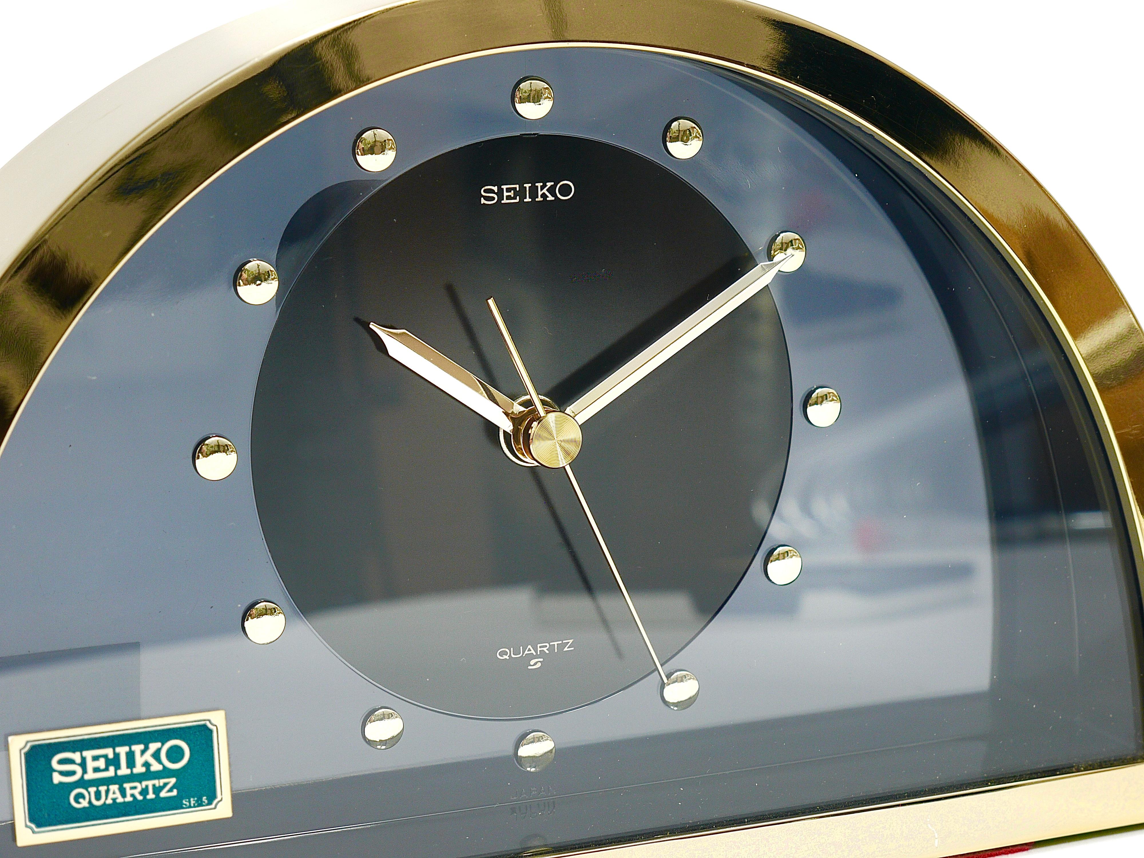 Beautiful Hollywood Regency Brass See-Through Table Clock by Seiko Japan, 1980s For Sale 4