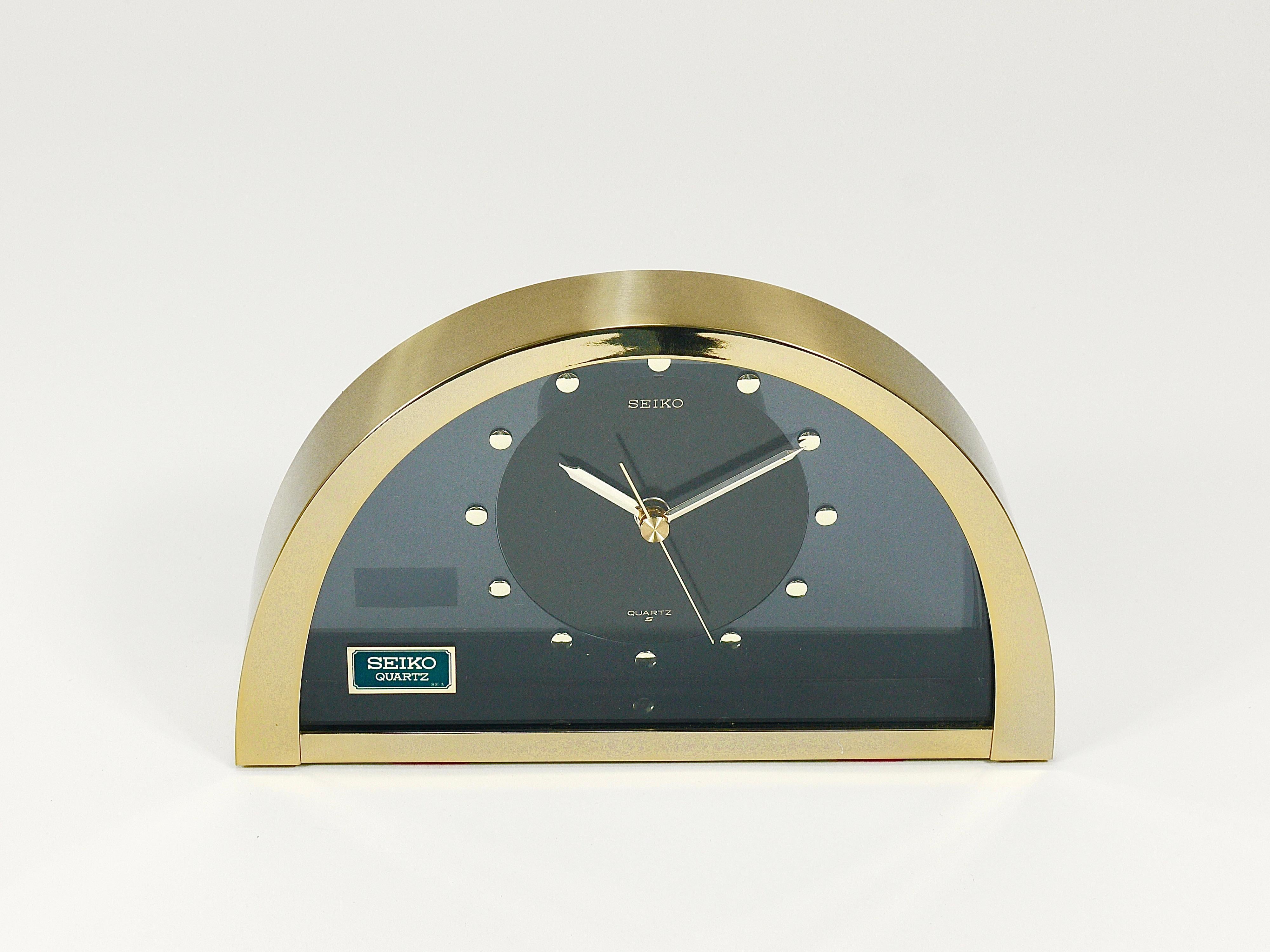 Beautiful Hollywood Regency Brass See-Through Table Clock by Seiko Japan, 1980s For Sale 6
