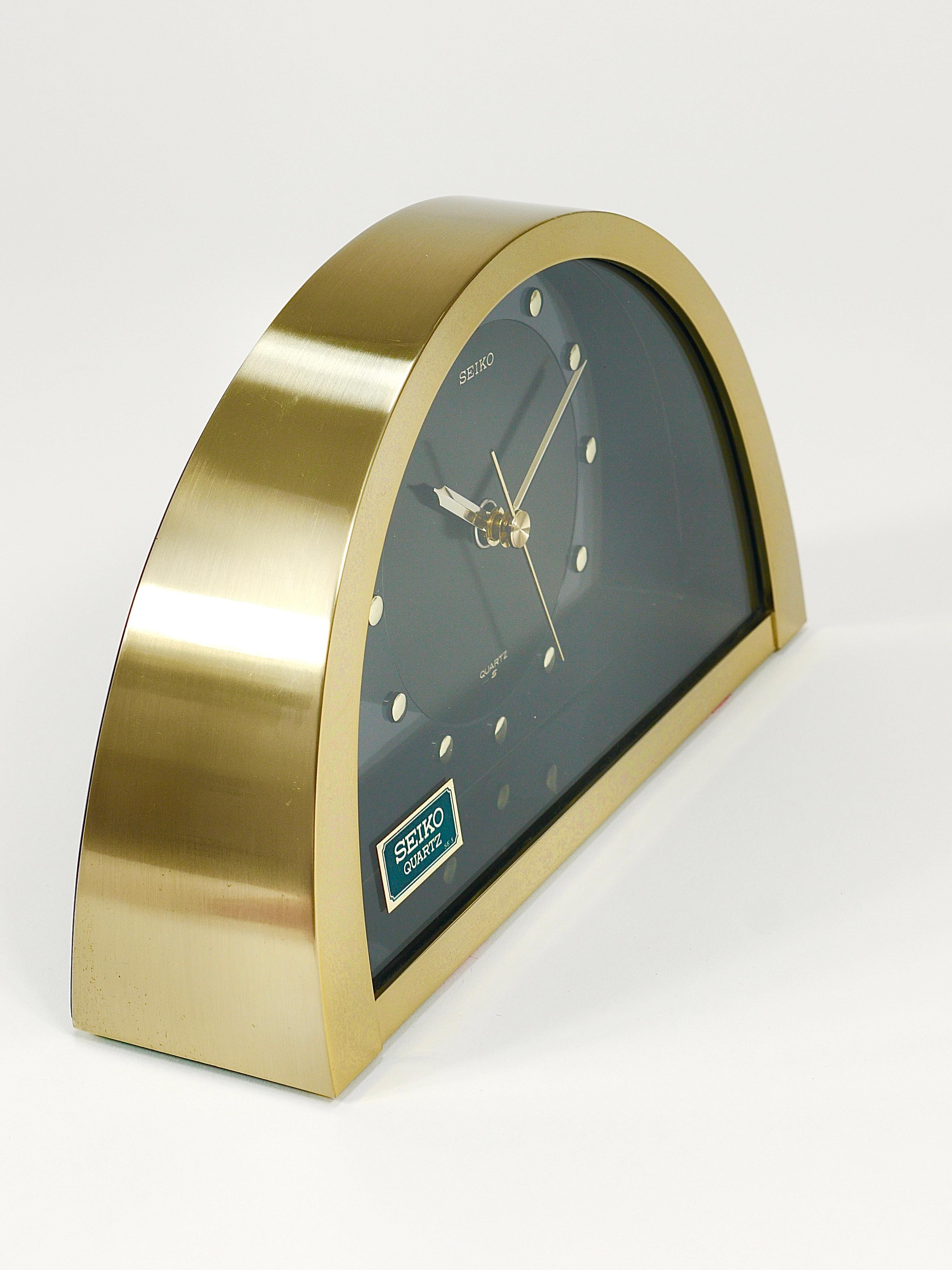 Beautiful Hollywood Regency Brass See-Through Table Clock by Seiko Japan, 1980s For Sale 2