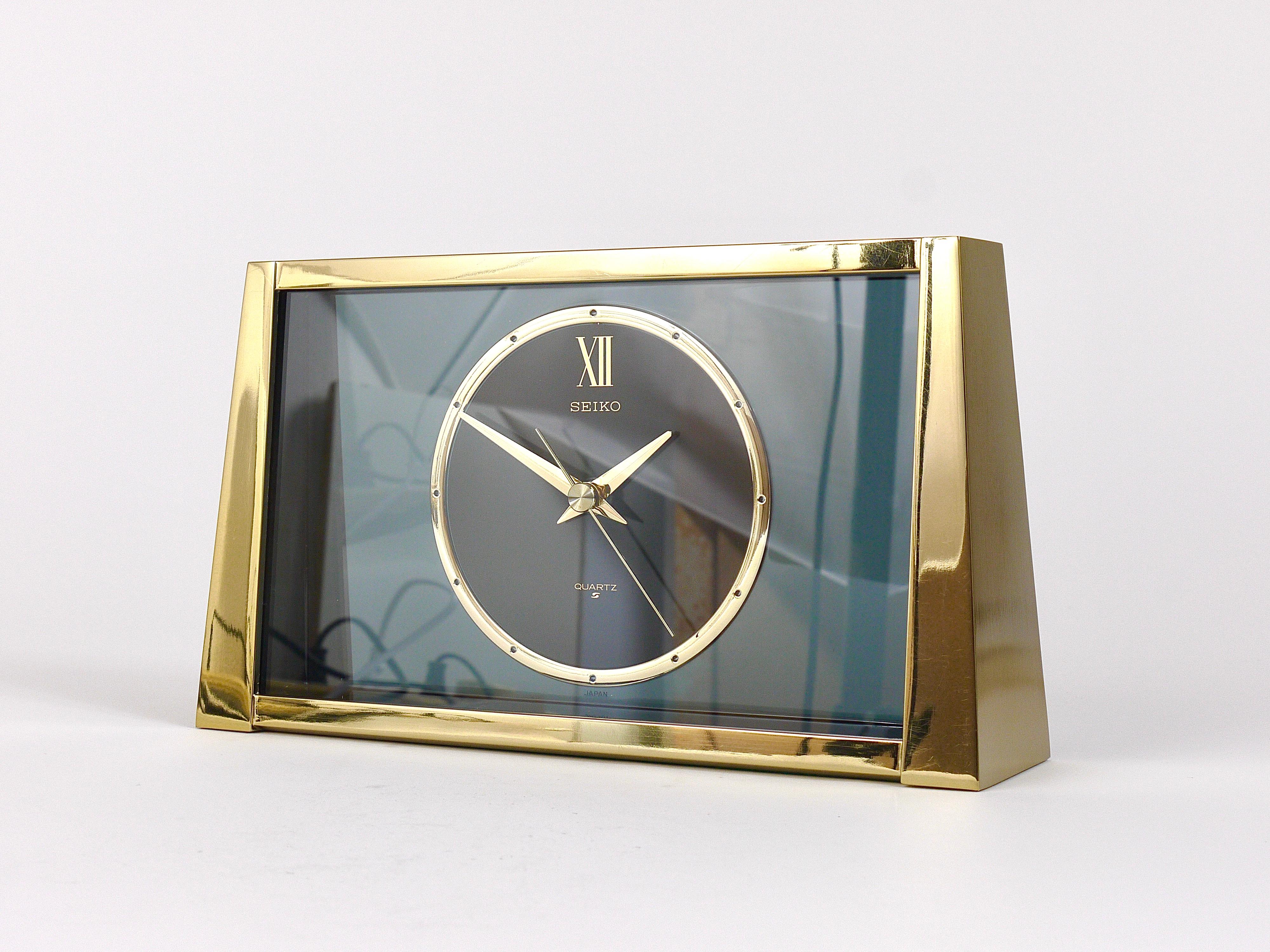 Japonais Magnifique horloge de table en laiton Hollywood Regency « See-Through », Seiko, années 1980 en vente