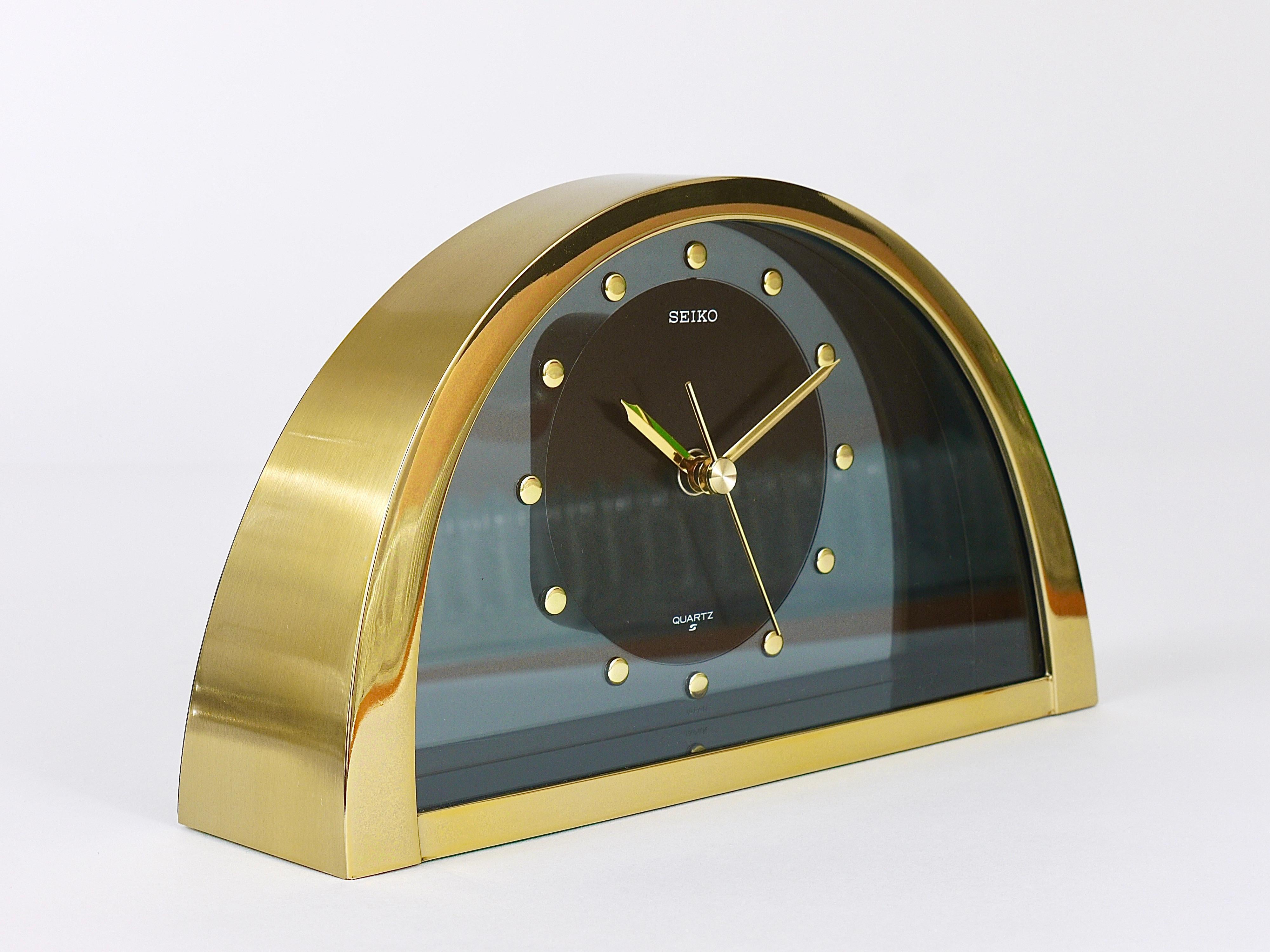 Beautiful Hollywood Regency Brass Table Clock, Seiko, 1980s In Good Condition In Vienna, AT
